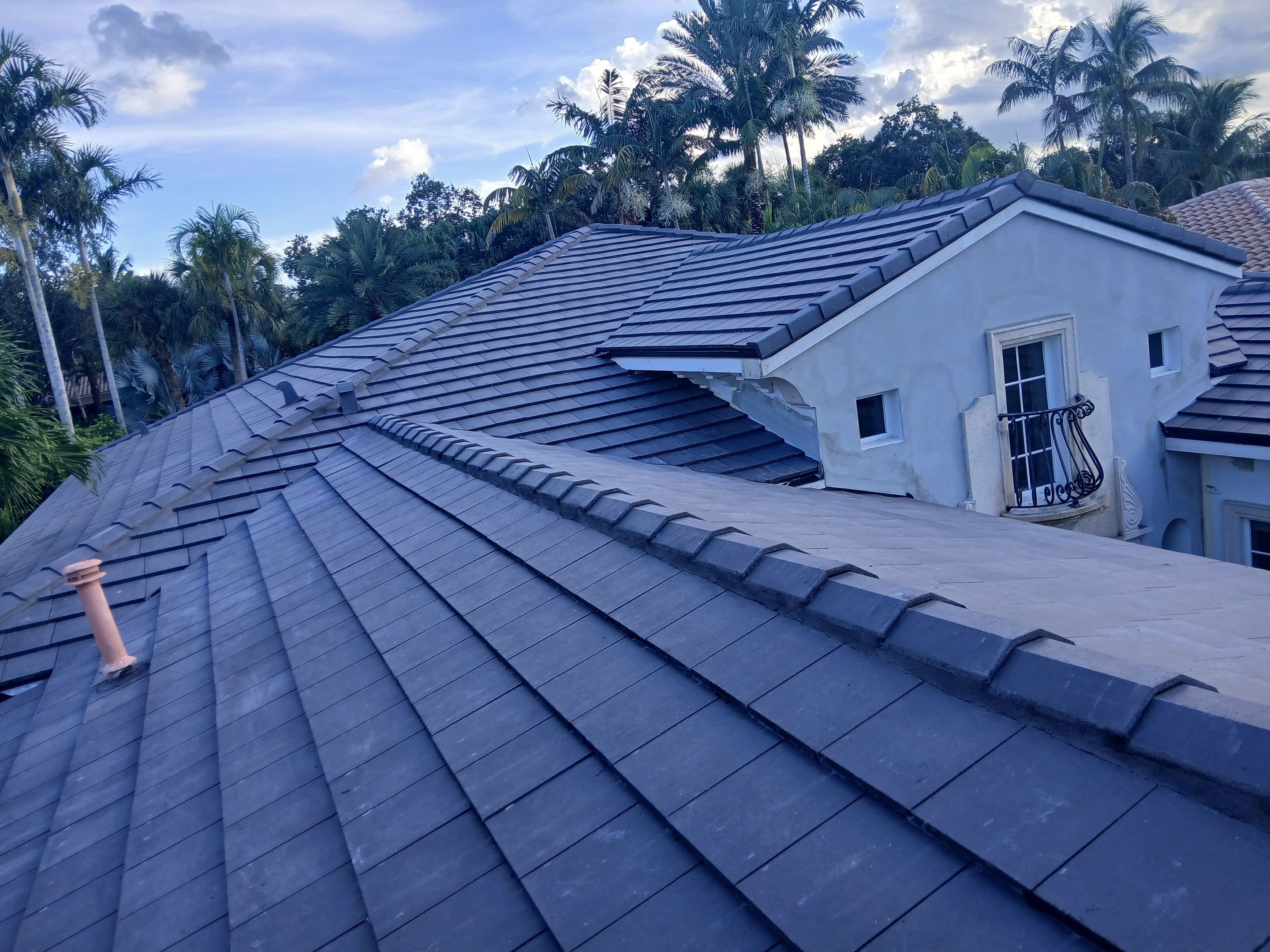 Westlake Saxony 900 Slate Tile Dark Charcoal by Total Roofing System The Metal Roof Experts