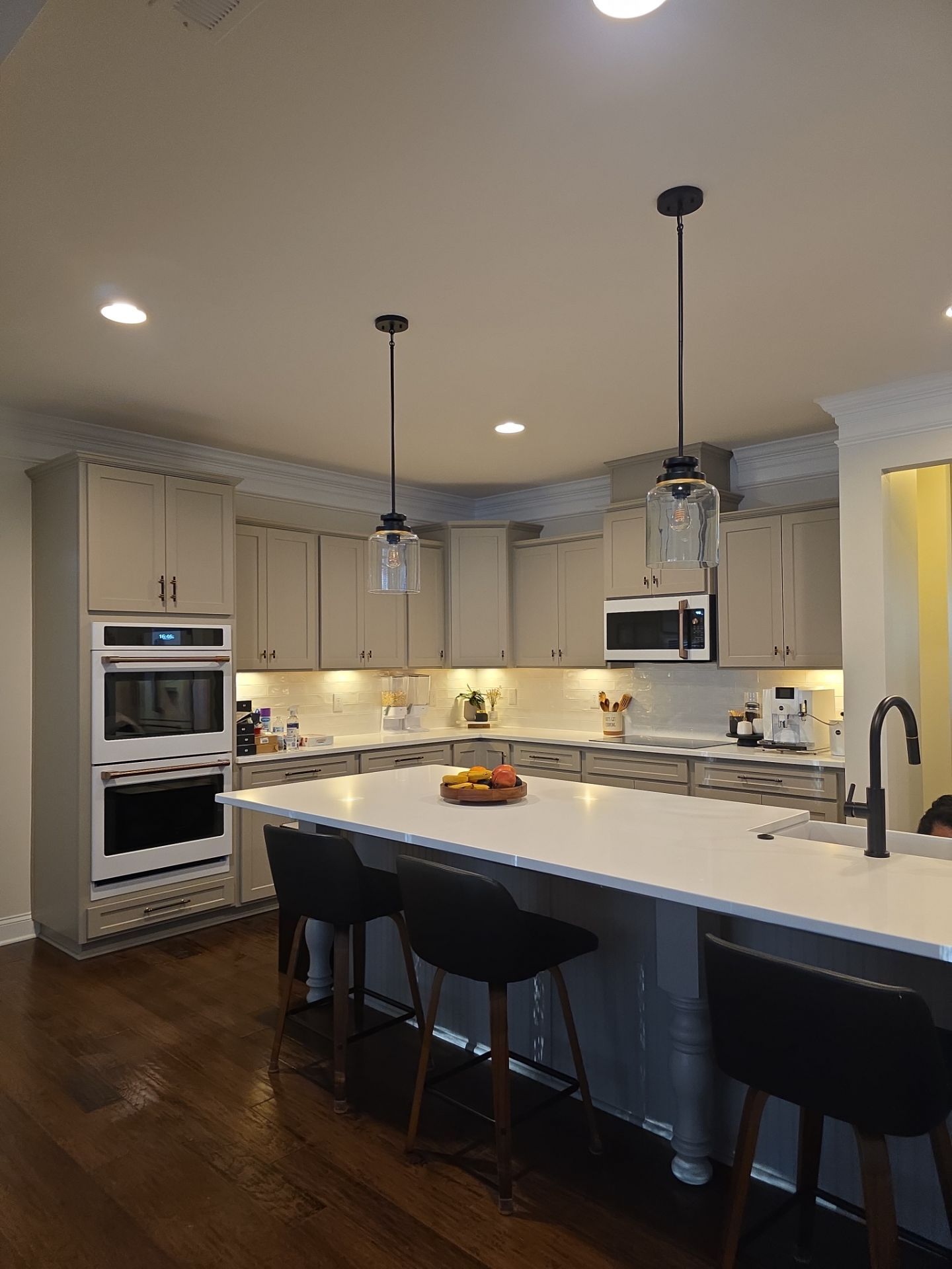 From Dated to Dazzling: A Bright Kitchen Transformation in Holly Springs by Elite Remodeling and Design LLC