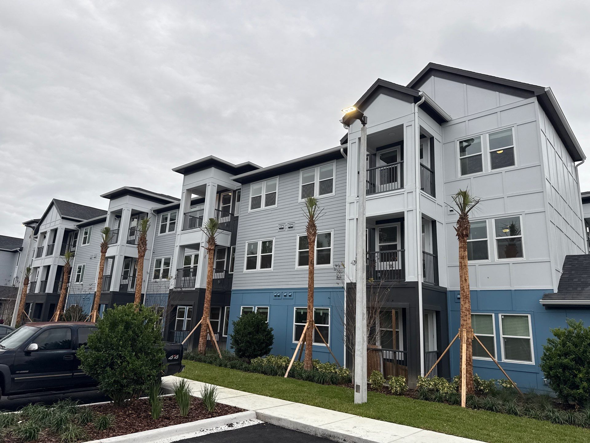 7-Inch Seamless Gutters for Large Roofs in Daytona Beach FL by Gutter Professors