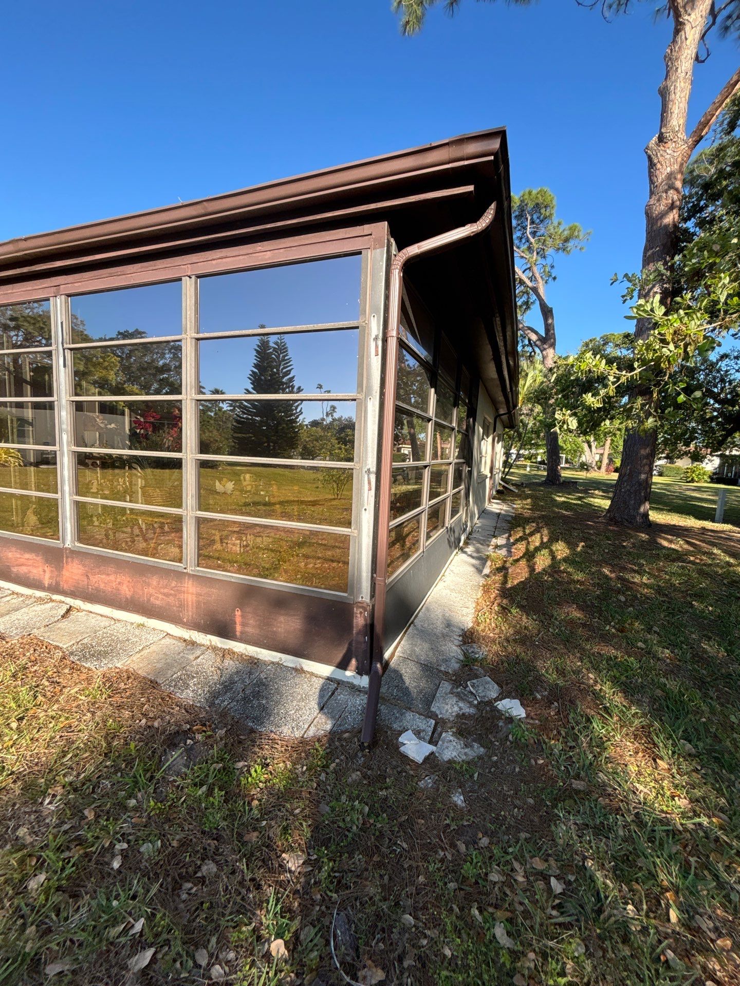 6 Inch Seamless Gutters using Musket Brown Seamless Gutters in Sarasota FL by Gutter Professors