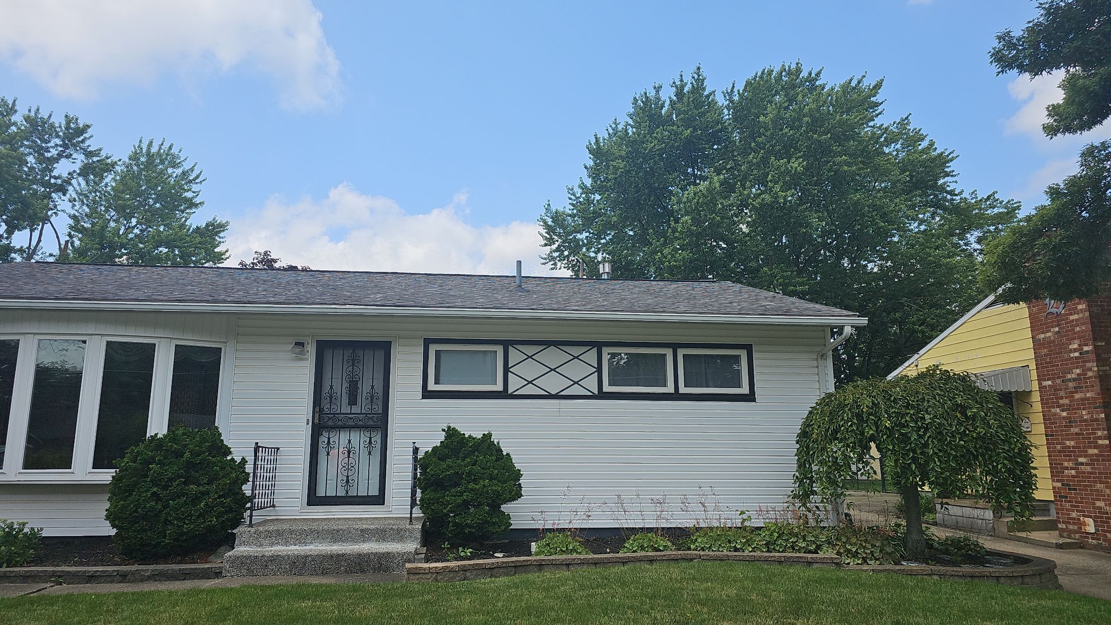 ATLAS PINNACLE COLOR: SCOTCHGARD BLACK SHADOW by Eagle Eye Roofing