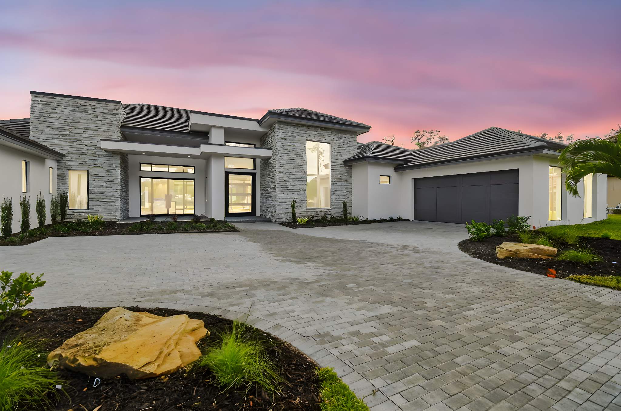 AR Homes®️ Tampa - Lyons Heritage Tampa, LLC featured photo.