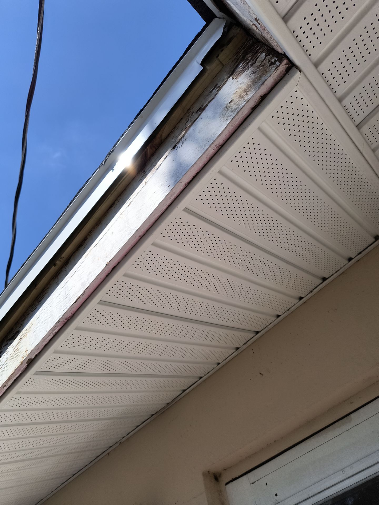 White Soffit and Fascia Upgrade in Sarasota FL by Gutter Professors