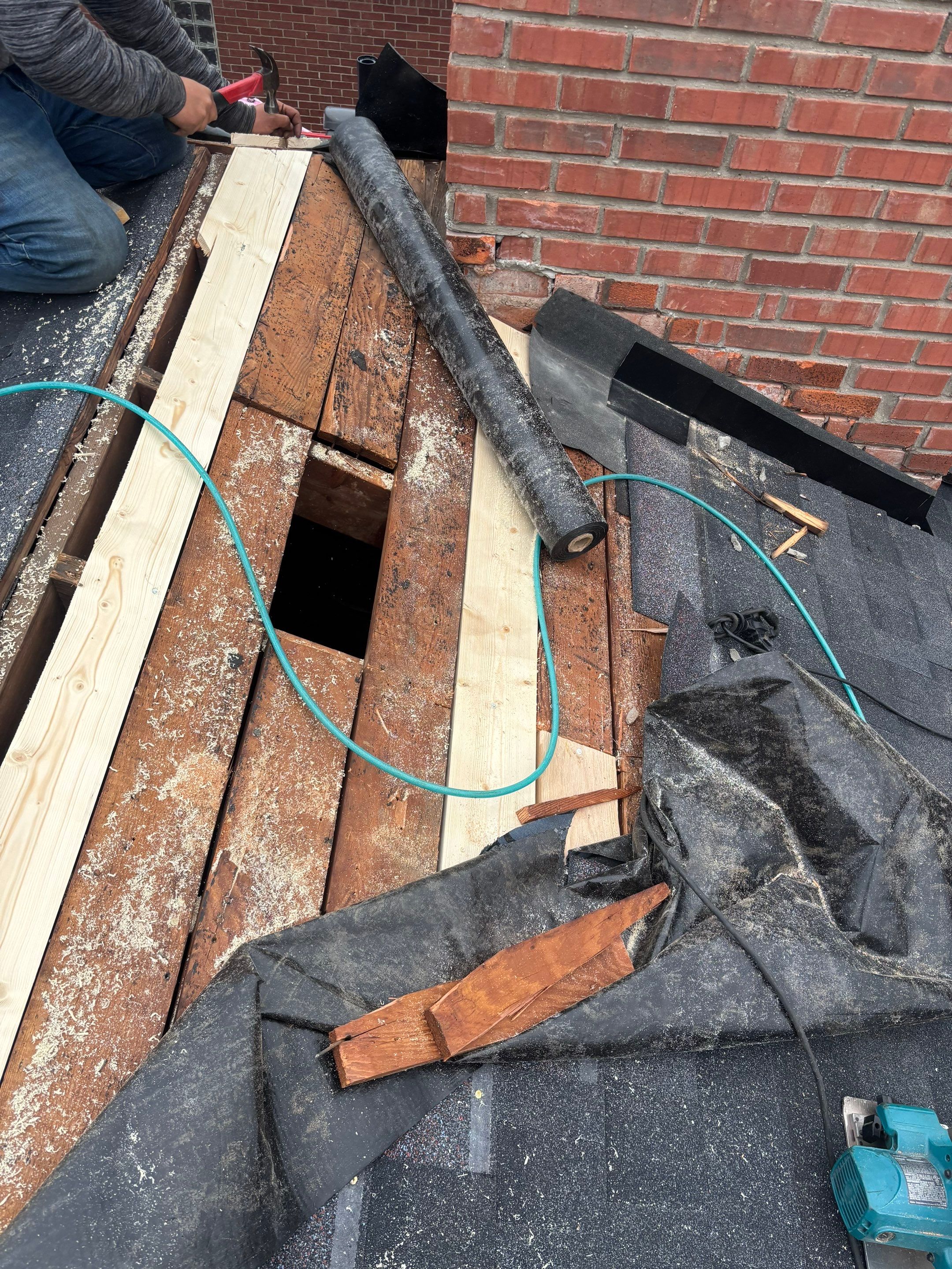 Roof Replacement using Owens Corning Onyx Black by 180 Contractors