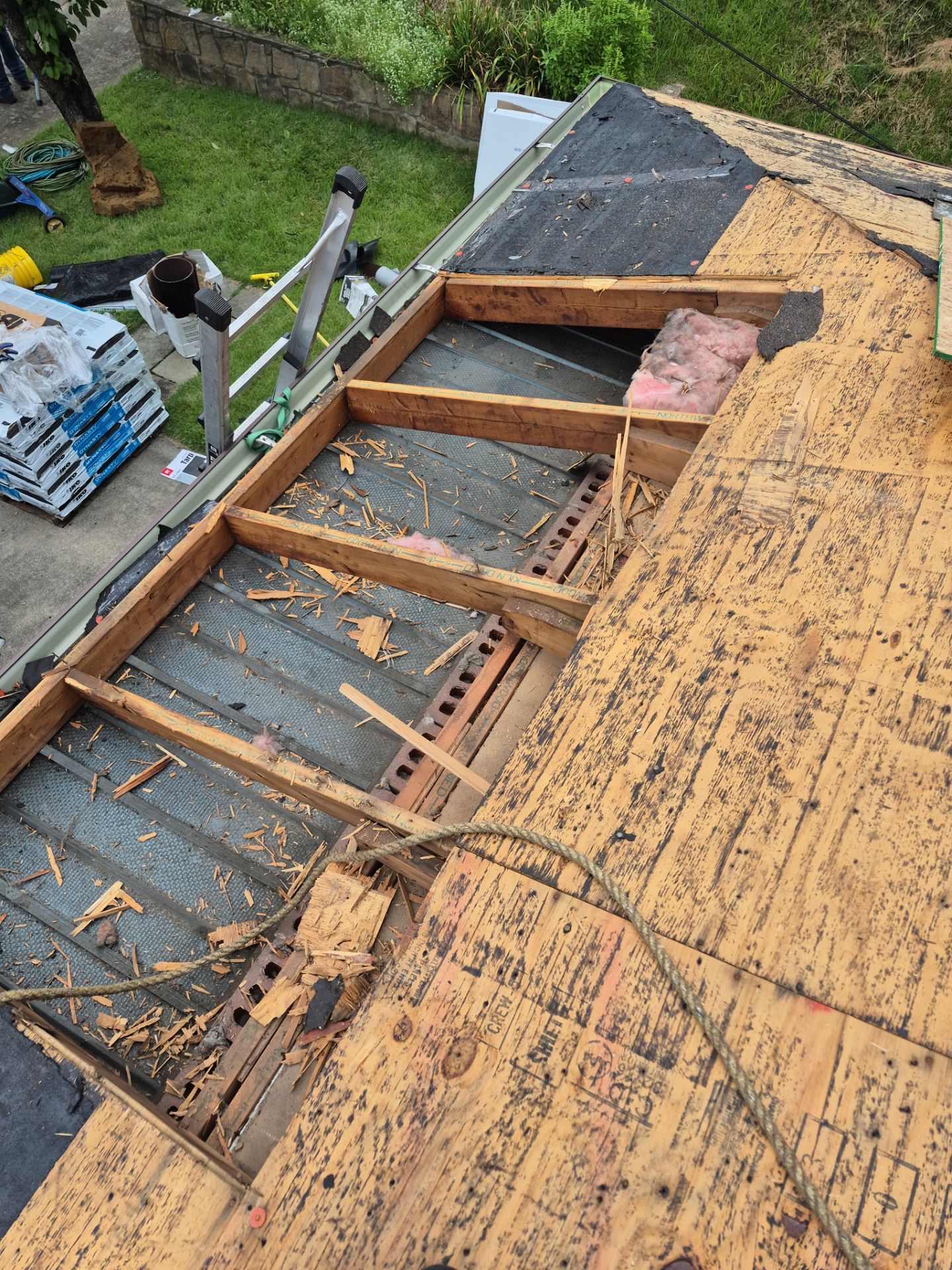 Unique Single Roof Replacement in Charleston WV – IKO Dynasty High-Performance Shingles by Mr. Roofer