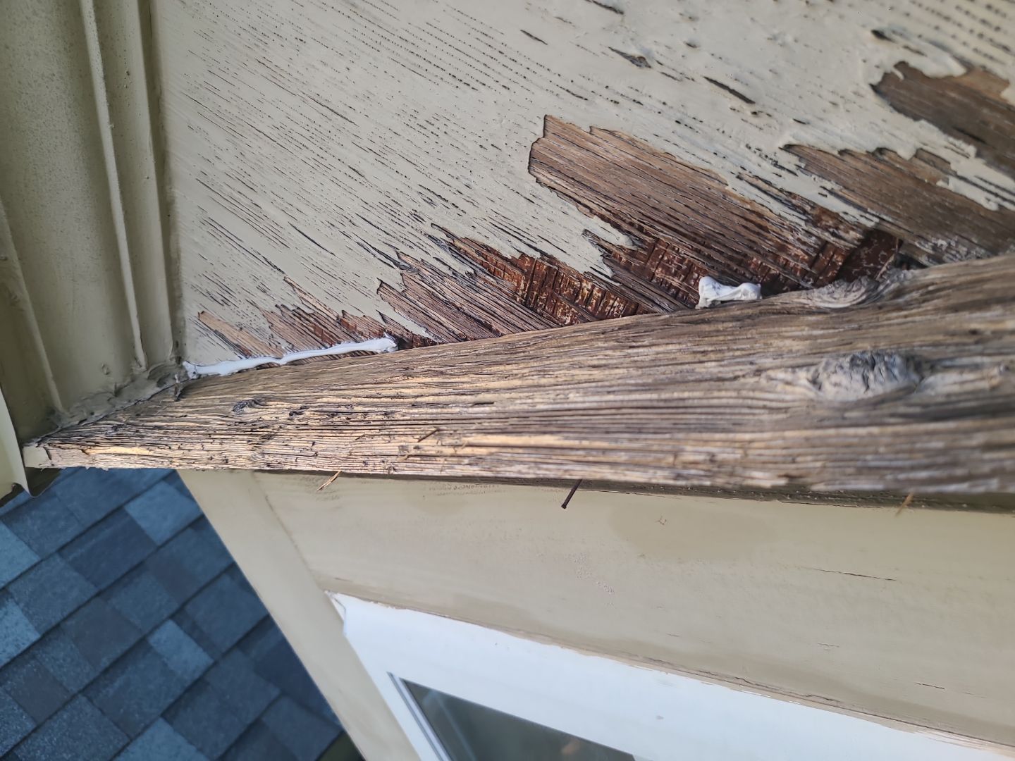 Alexandria: CertainTeed Landmark Pro Designer Shingles in Max Def Georgetown Gray by RM Banning, Inc.