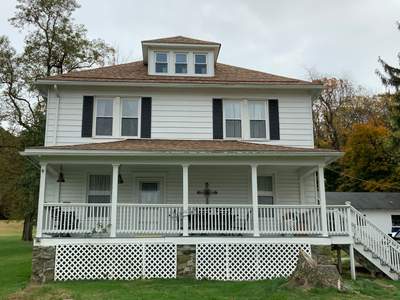 Residential Roofing Installation using Max Def Resawn Shake