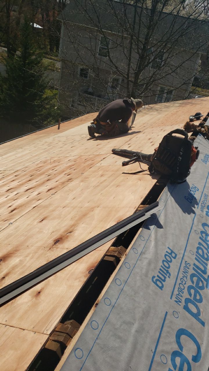 Falls Church - Certainteed Landmark Charcoal Black Roof Project by RM Banning, Inc.