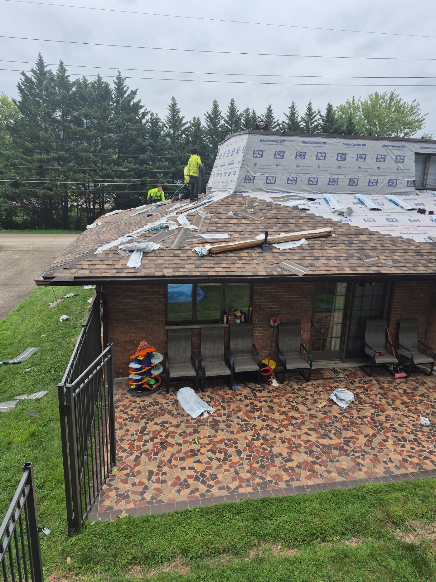 Unique Single Roof Replacement in Charleston WV – IKO Dynasty High-Performance Shingles by Mr. Roofer