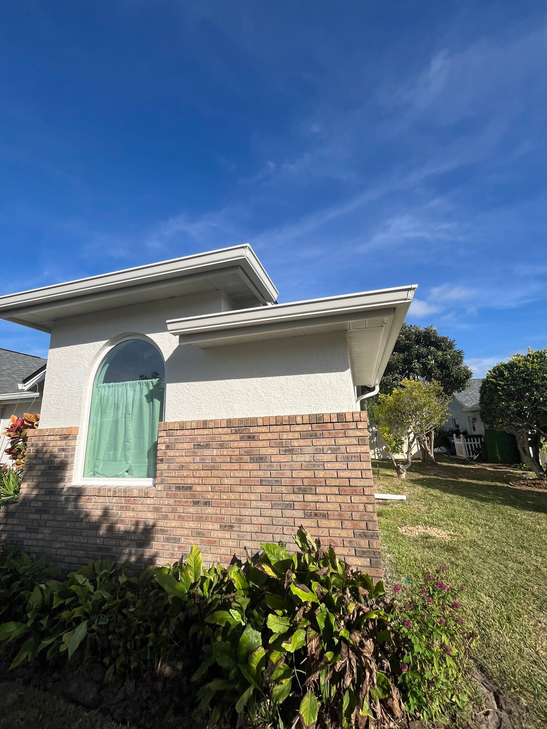 6 Inch Seamless Gutters using K-Style Seamless Gutters in Palm Harbor FL by Gutter Professors