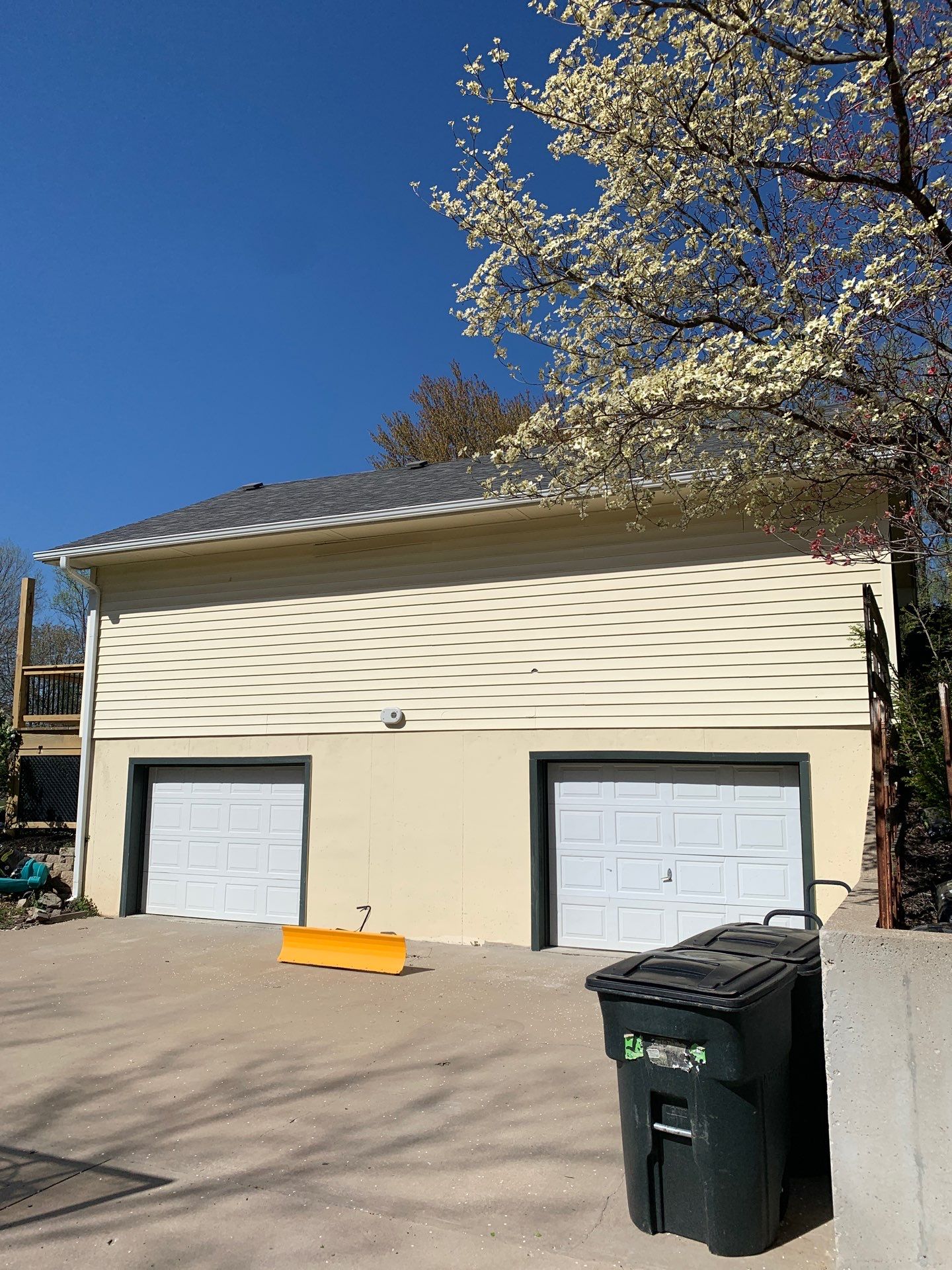 New Craneboard Siding on this Platte City, Mo home  by EEC  Windows, Siding & Roofing 