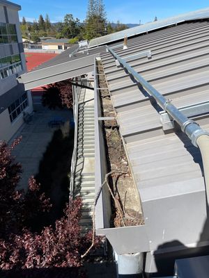 Commercial Gutter Cleaning-Los Altos