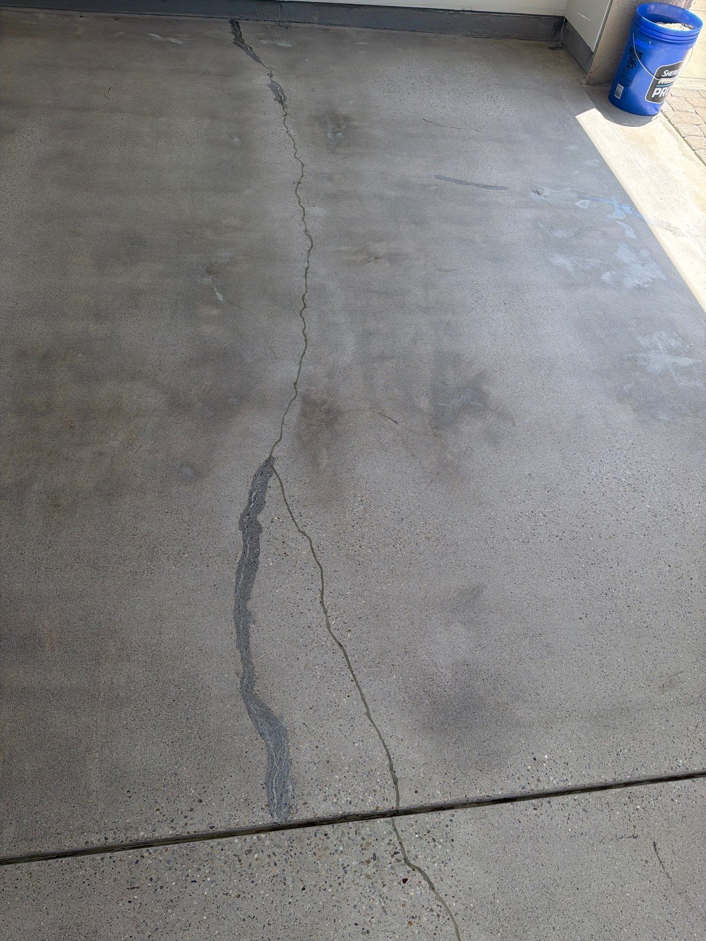San Luis Obispo Garage Floor Polyurea Coating with Driftwood Flakes by MGP Coatings