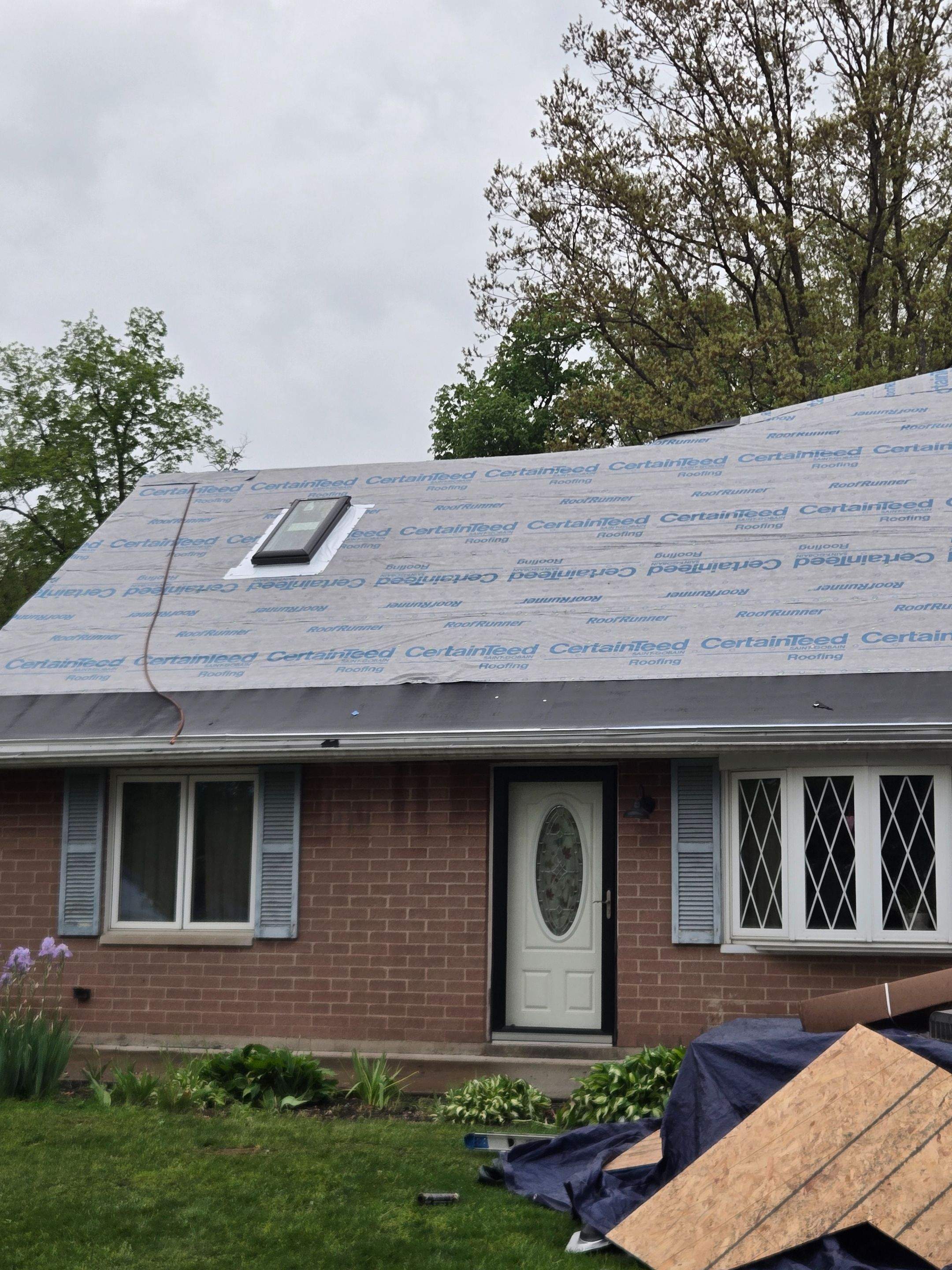 Country Home with a New life by Level Up Roofing and Restoration Services LLC