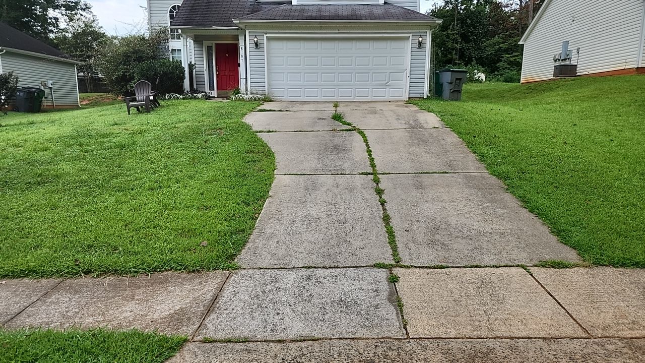 House Wash using cleaner by Power Wash Masters LLC