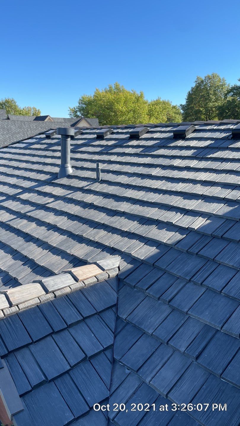 Residential Roofing Installation using DaVinci Bellaforte Shake in Black Oak by Eaton Roofing 