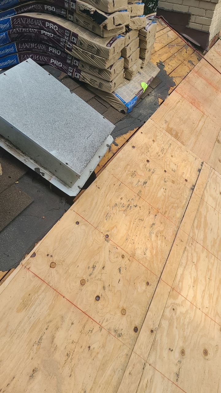 Arlington: CertainTeed Landmark Pro Designer Shingles in Max Def Heather Blend by RM Banning, Inc.