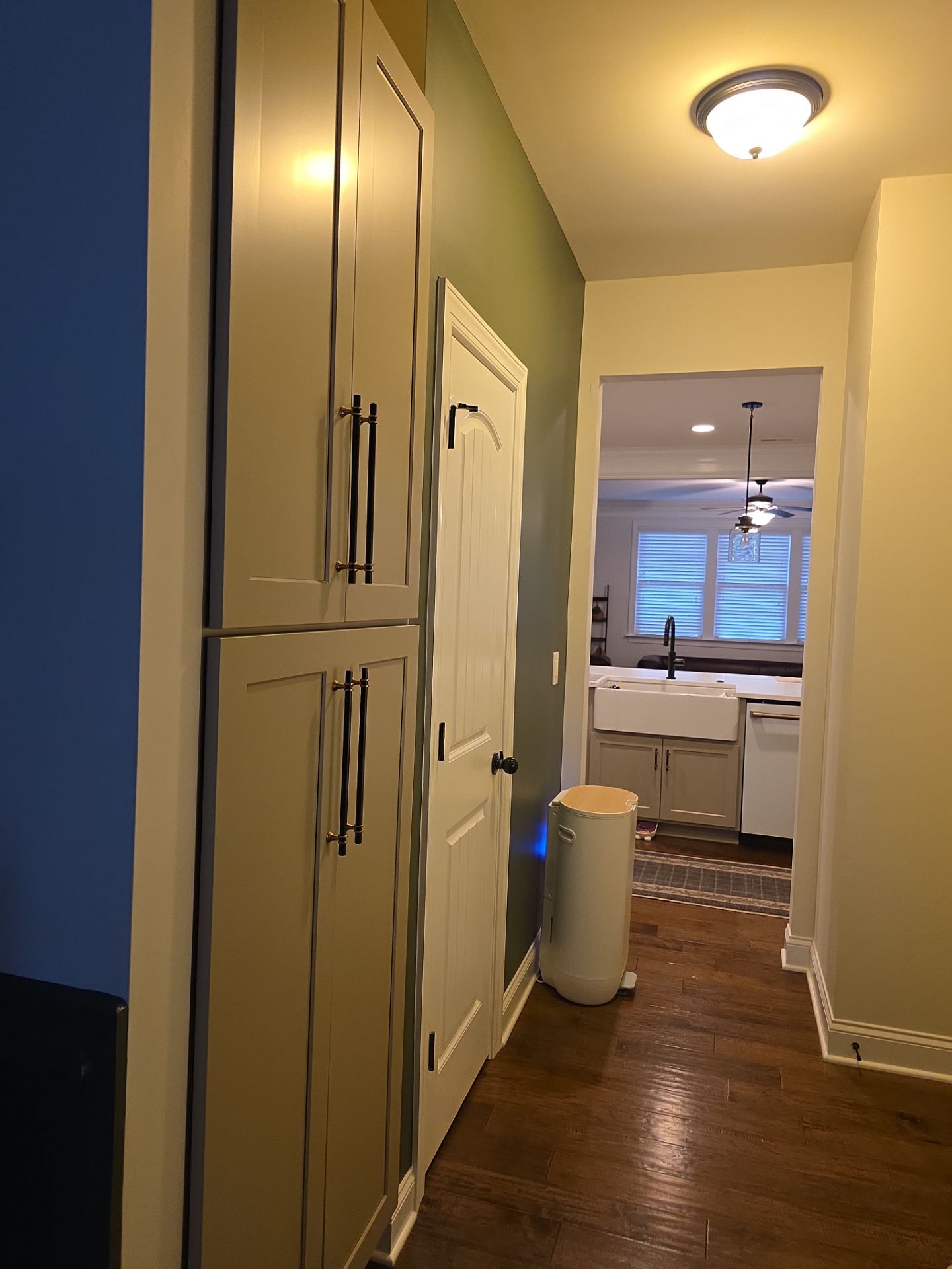 From Dated to Dazzling: A Bright Kitchen Transformation in Holly Springs by Elite Remodeling and Design LLC