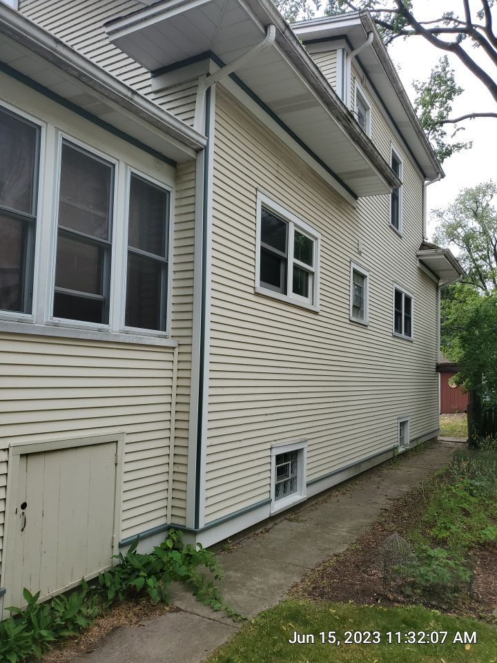 Housewashing  using Algaecide, soft wash soap by Northern Power Washing LLC.