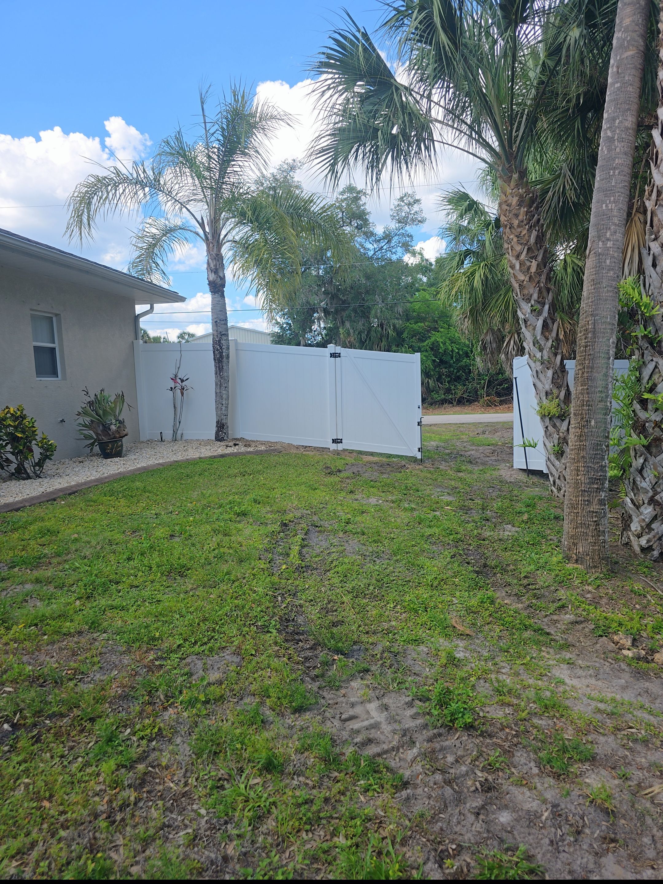 Vinyl Fence Install in North Port by True Fence LLC
