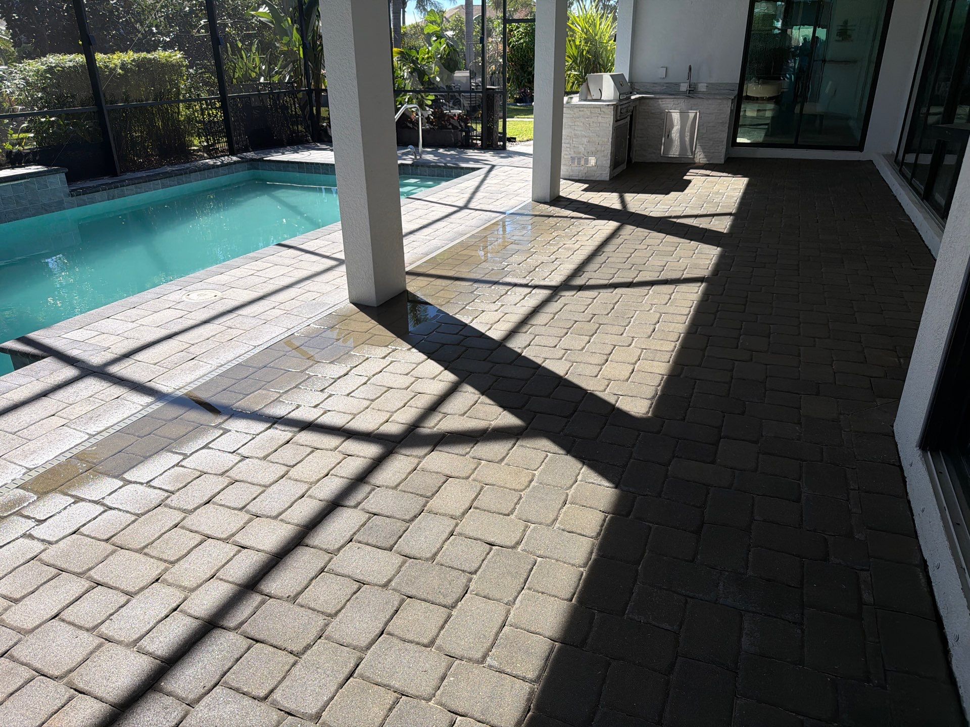 Full-Scale Paver Stripping and Sealing in La Paloma Sun City Center by Supreme Paver Experts