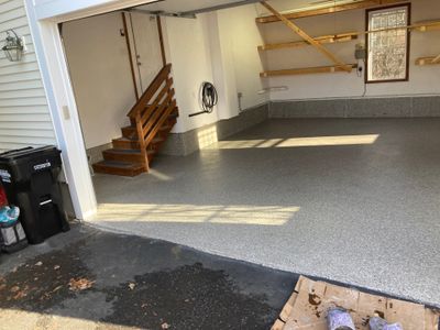 Garage in Nashua, NH 03063