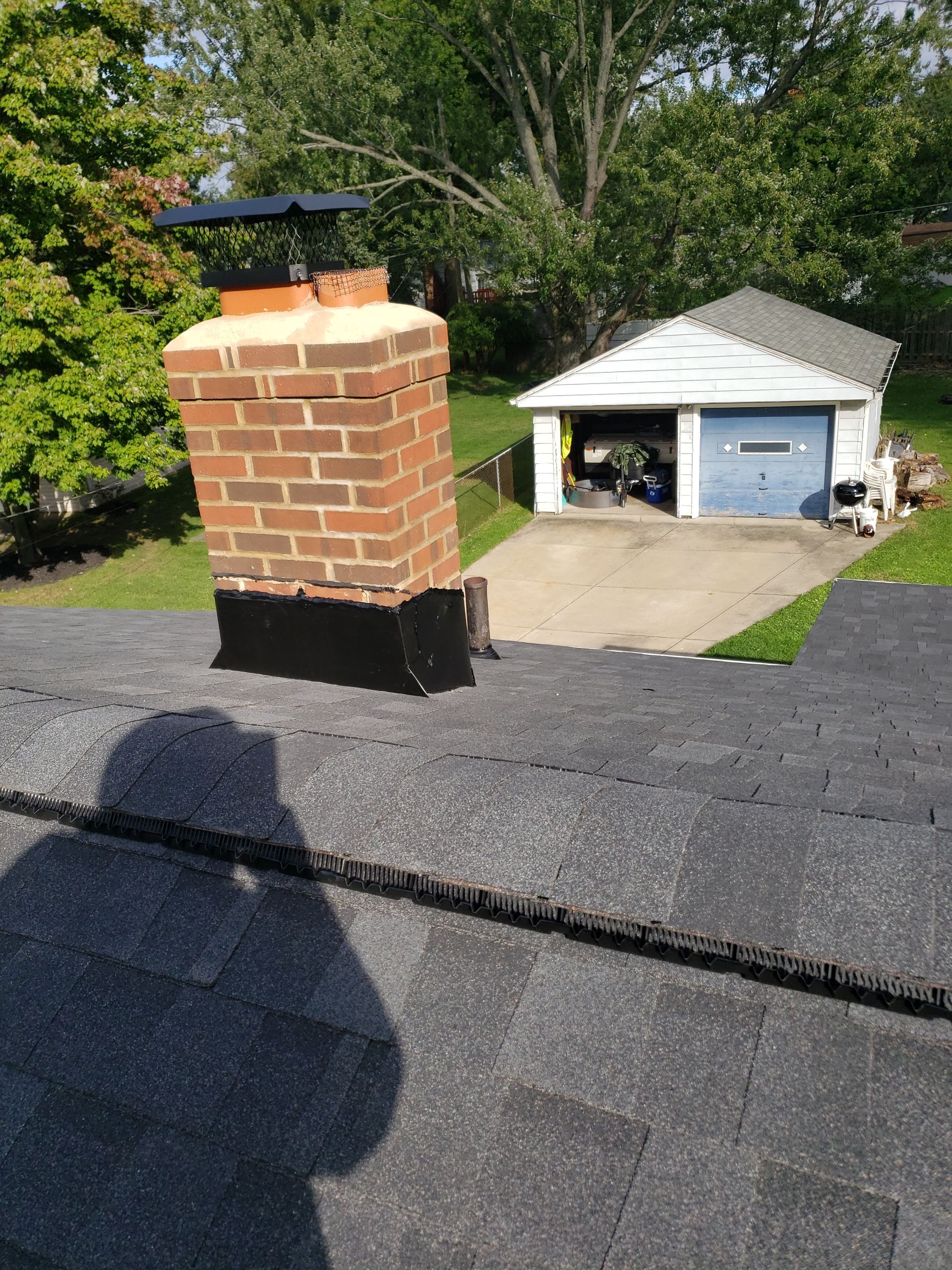 ATLAS PINNACLE COLOR: PRISTINE BLACK SHADOW DRIP EDGE: WHITE by Eagle Eye Roofing