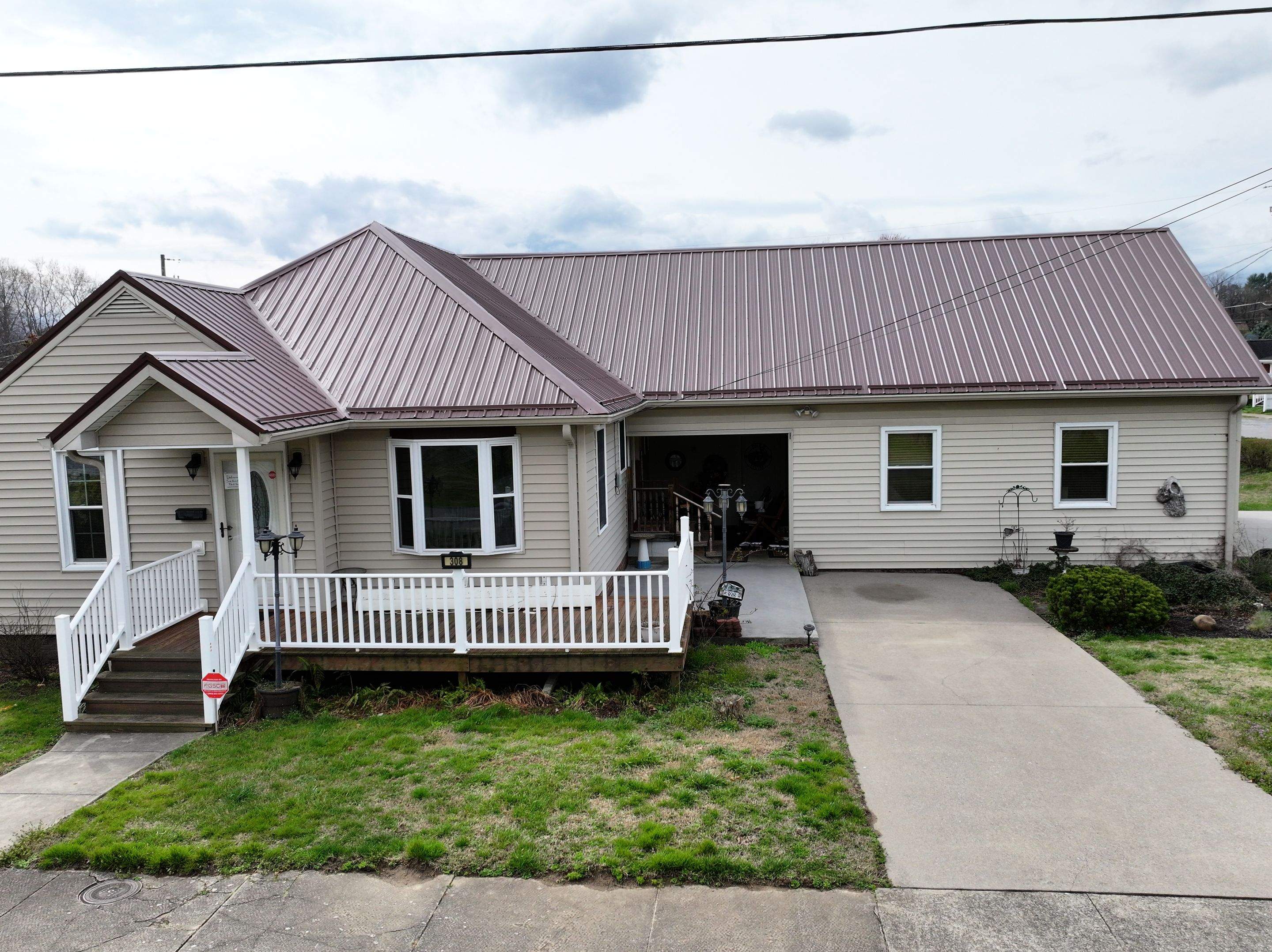 Carr Residence by Omnia Roofing