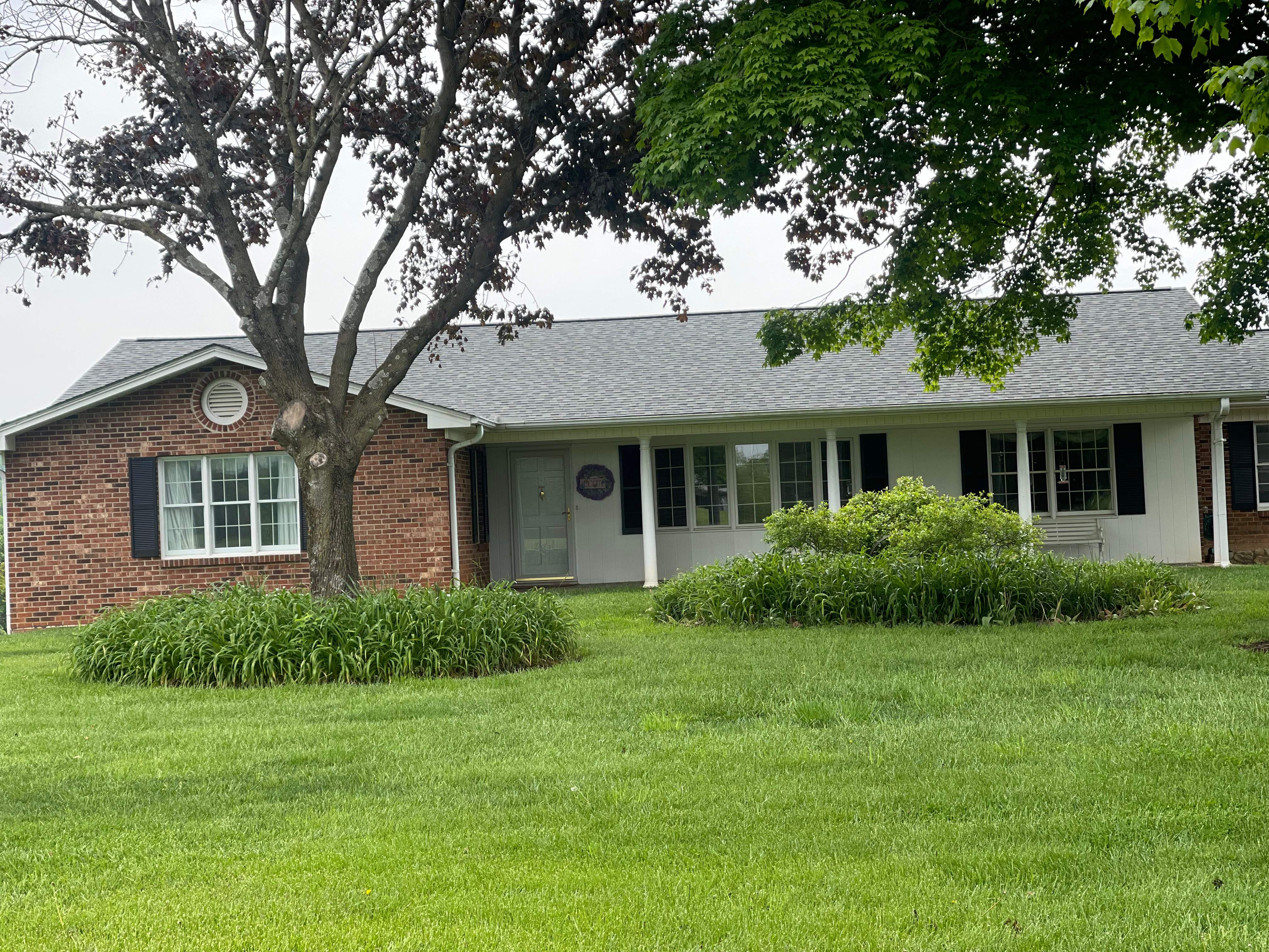 CertainTeed Landmark Pro Georgetown Gray - Multiples by Smithrock Roofing