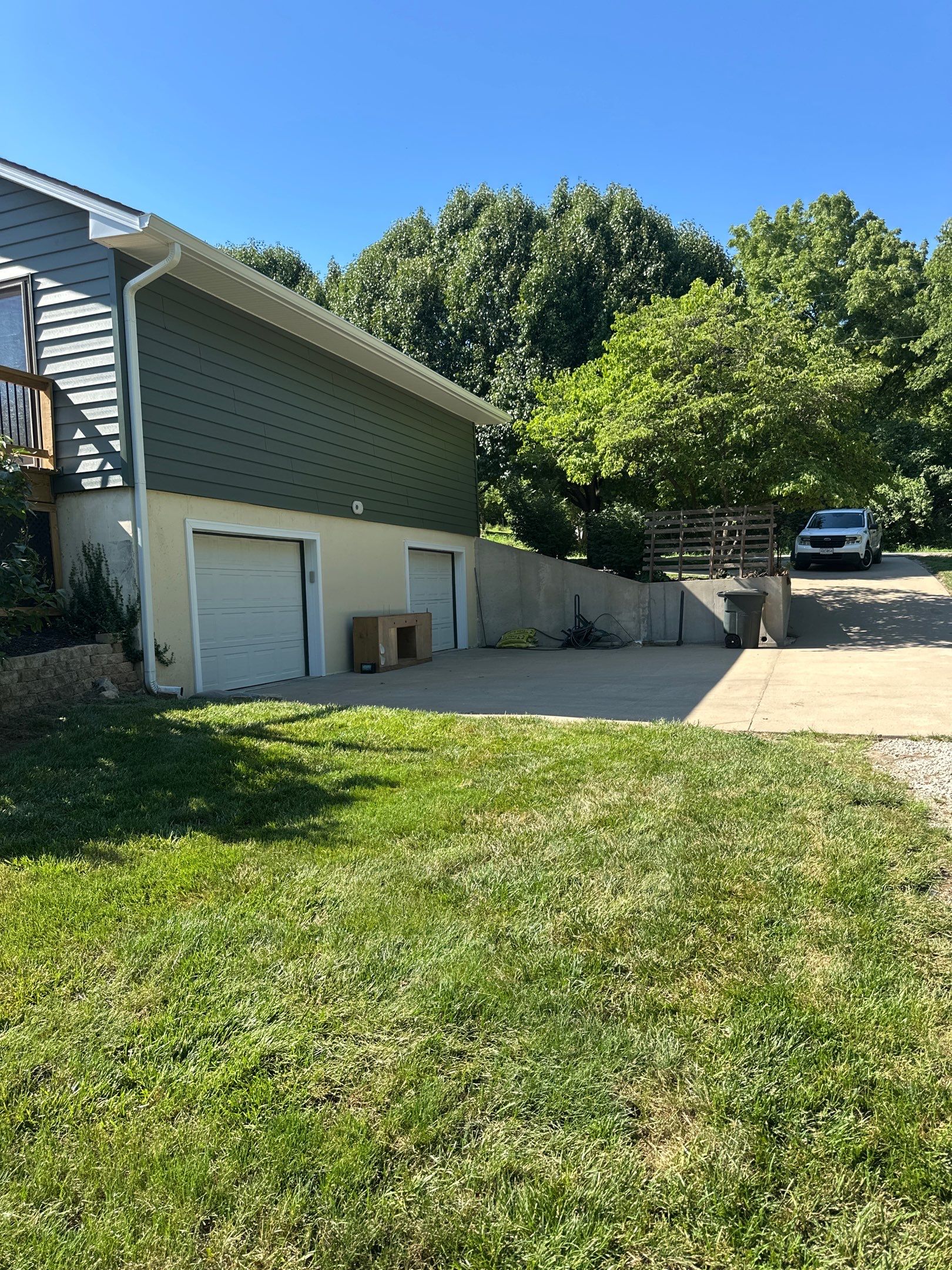 New Craneboard Siding on this Platte City, Mo home  by EEC  Windows, Siding & Roofing 