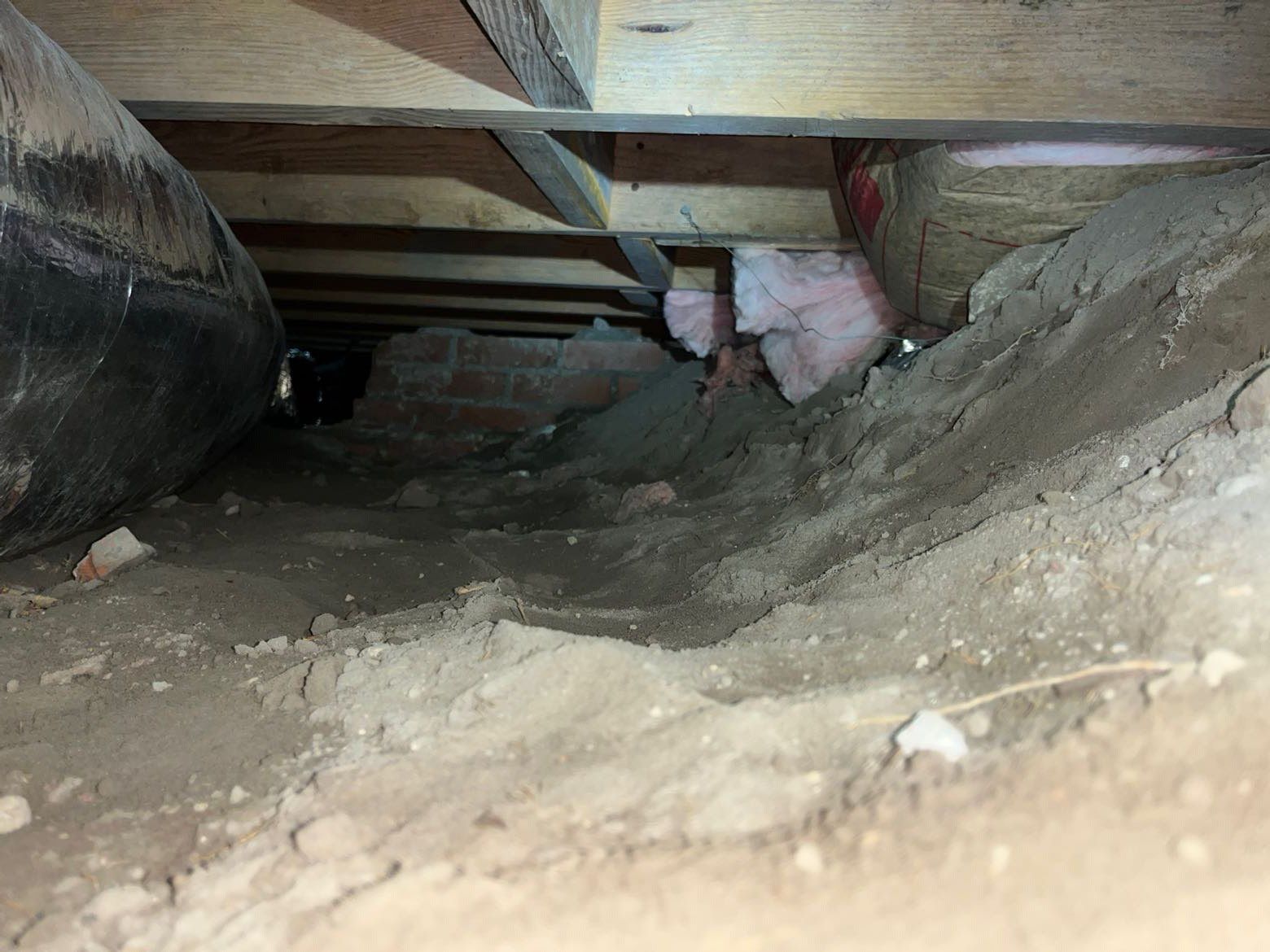Sealed Crawlspace using Aprilaire E-70 Dehumidifier by Impact Crawlspace