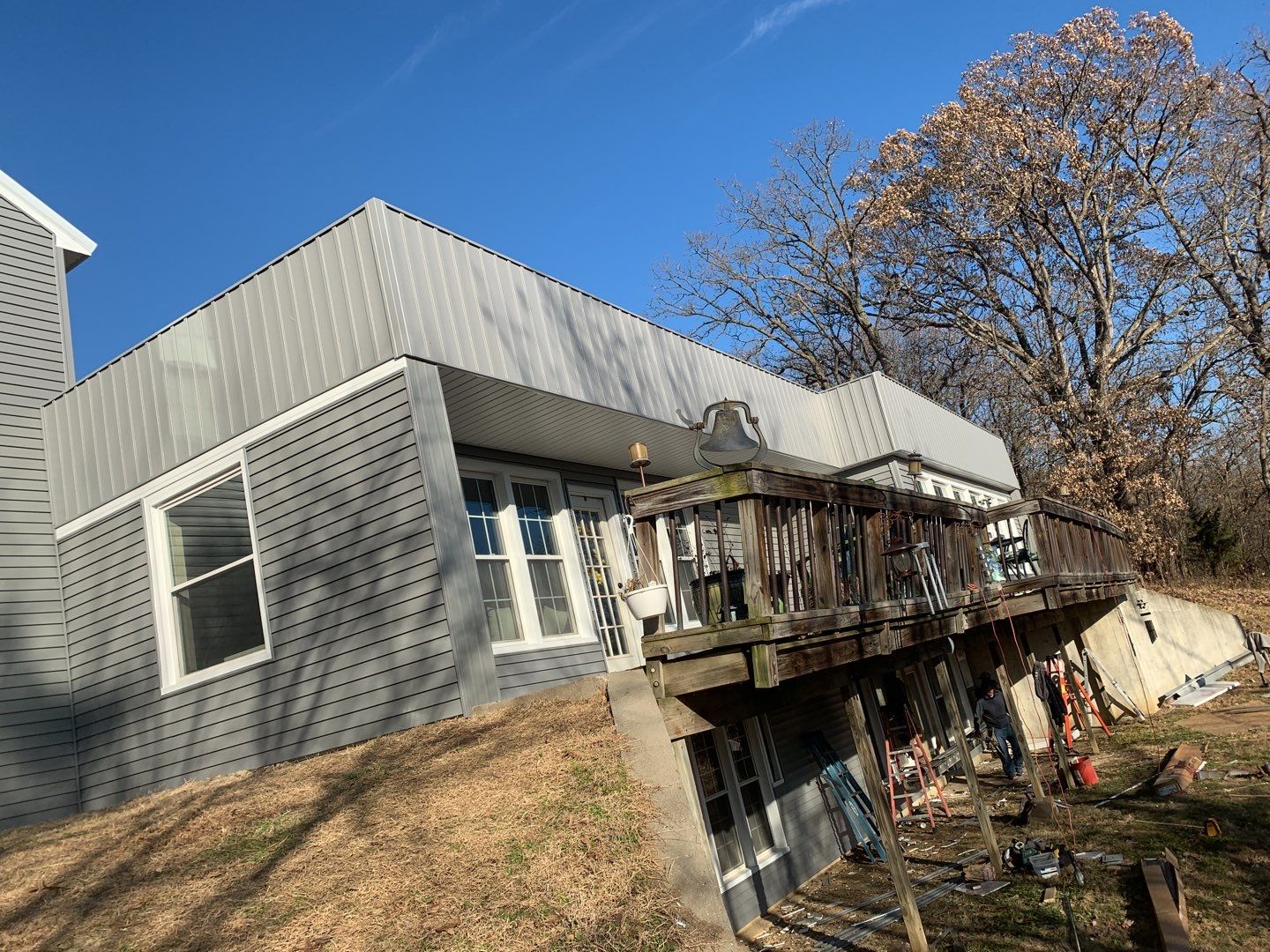 Contemporary house Siding Installation using Mastic Premium Vinyl siding  by EEC  Windows, Siding & Roofing 