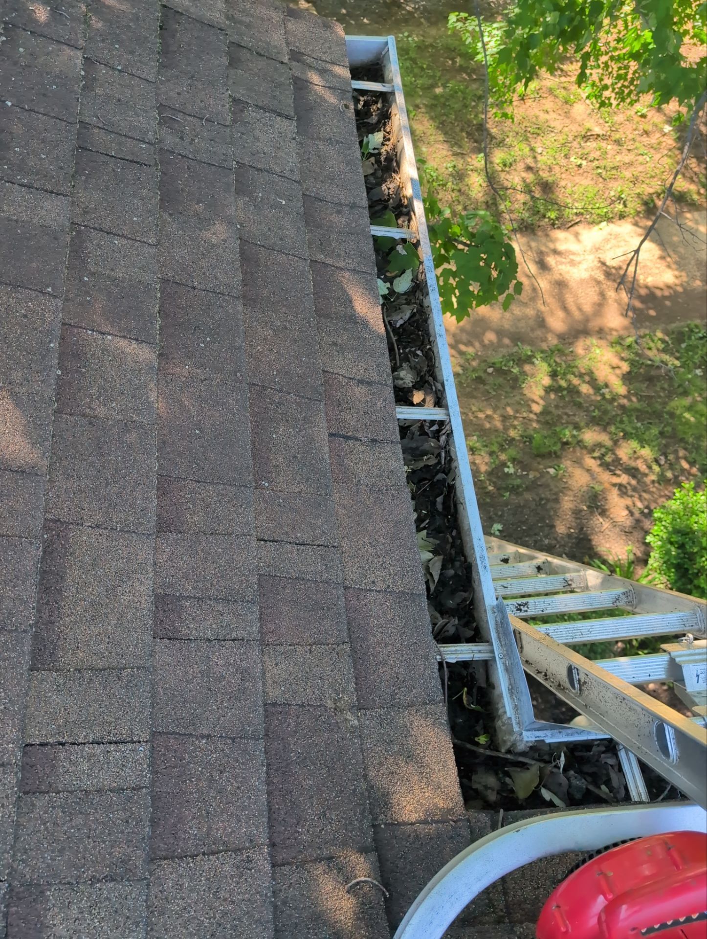 HOA gutter cleaning before photo