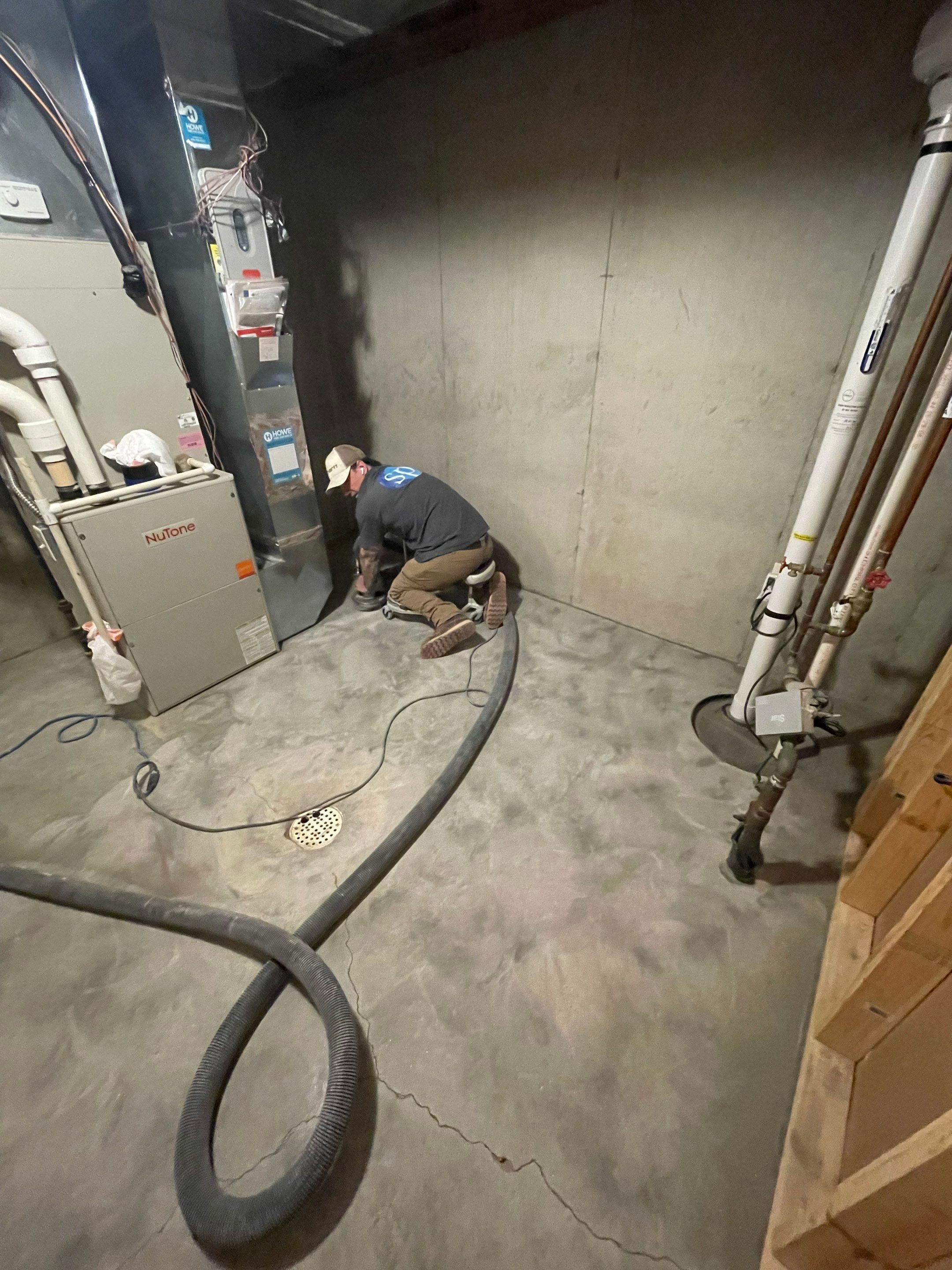 Sioux Falls Basement Floor Transformation with Durable Epoxy Flake Coating by Select Painting, Coatings & Garage Cabinets