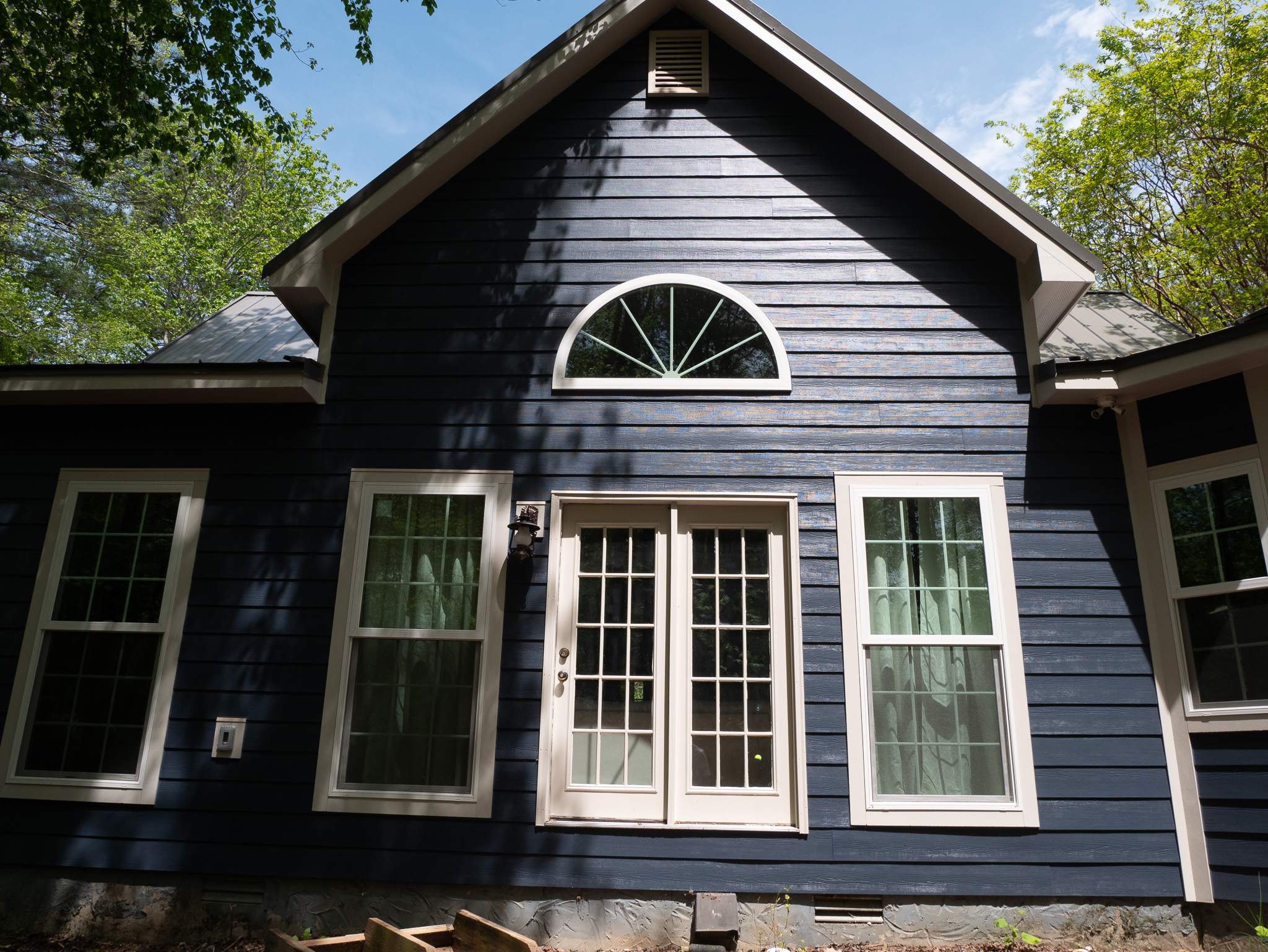 Deep Ocean Hardie + Windows by Freedom Exteriors