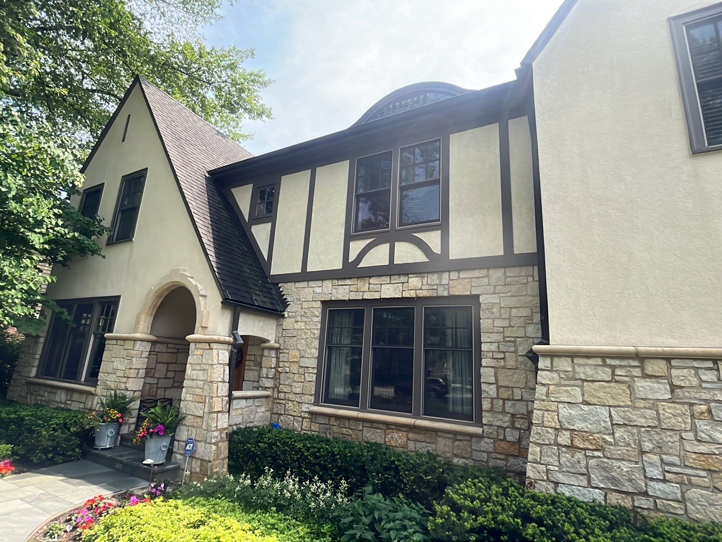 Northbrook, IL stucco home soft wash and stone cleaning by Northern Power Washing LLC.