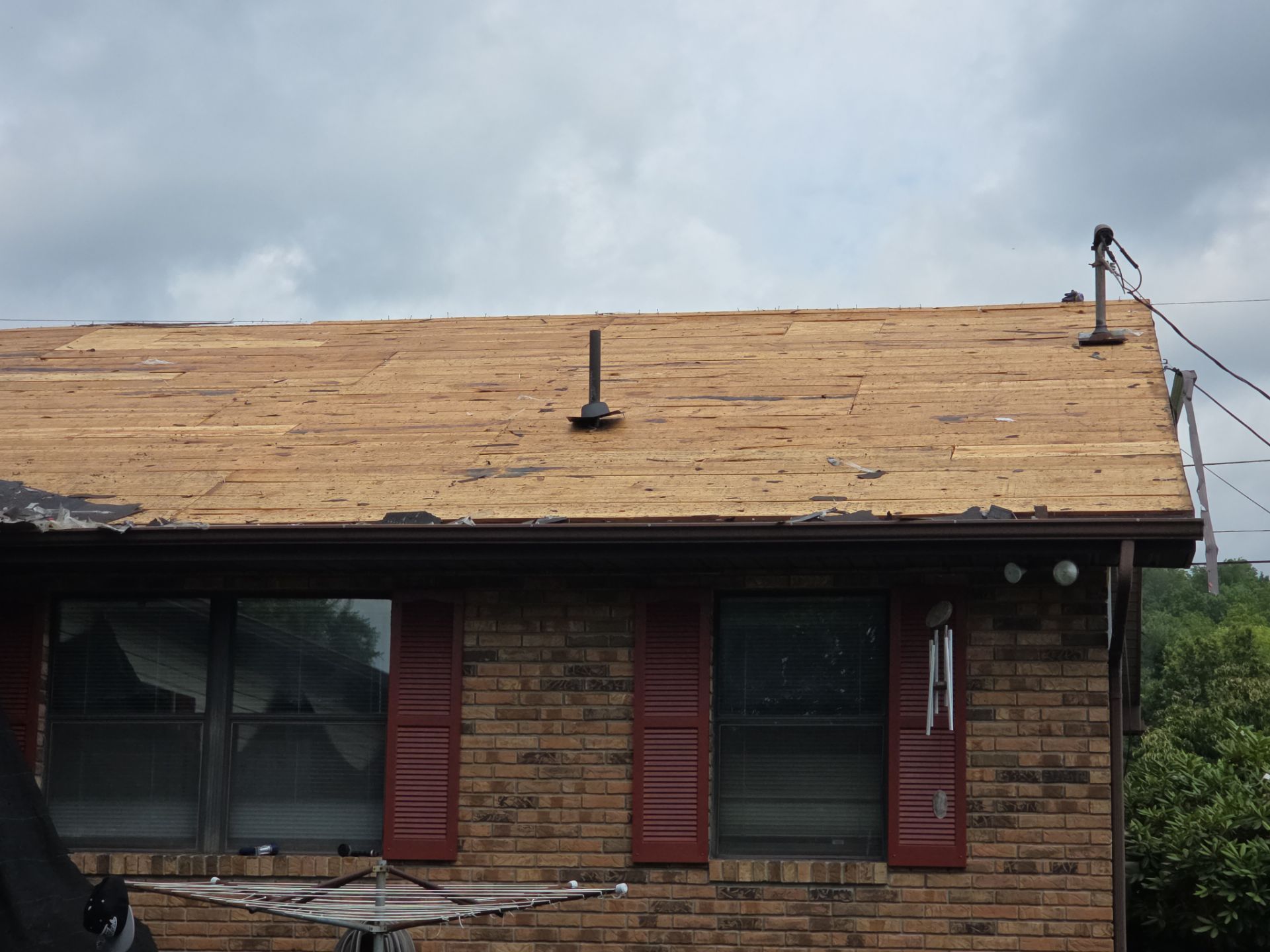 Project Spotlight: Stunning IKO Shadow Brown Roof in Hurricane, WV by Mr. Roofer