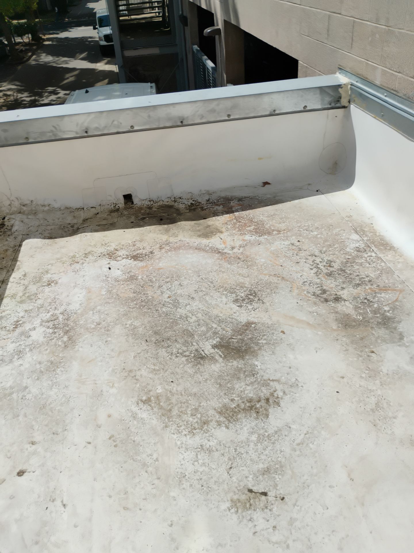 HOA gutter cleaning after photo.