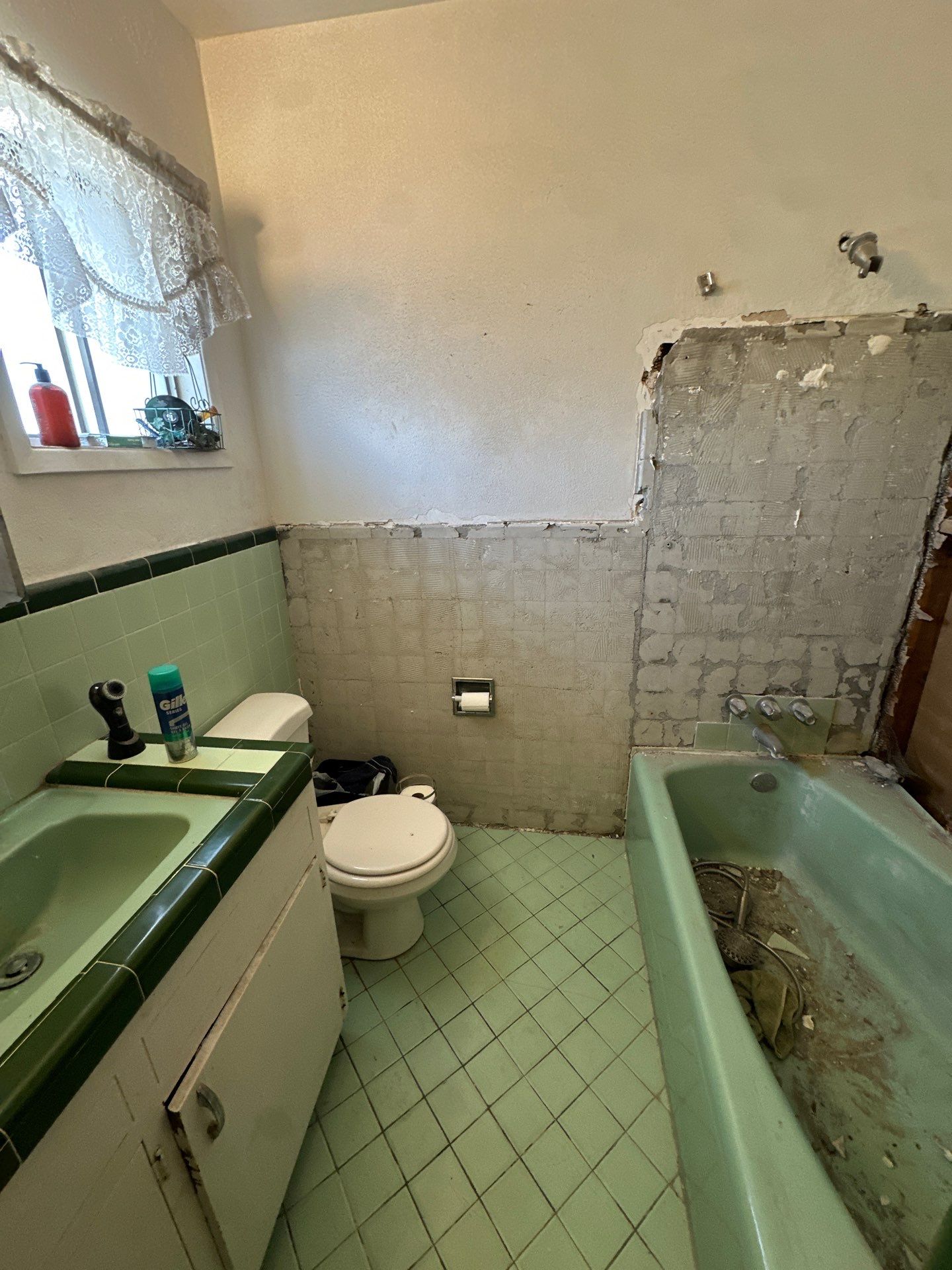Bathroom remodel by Castro Brothers Solutions