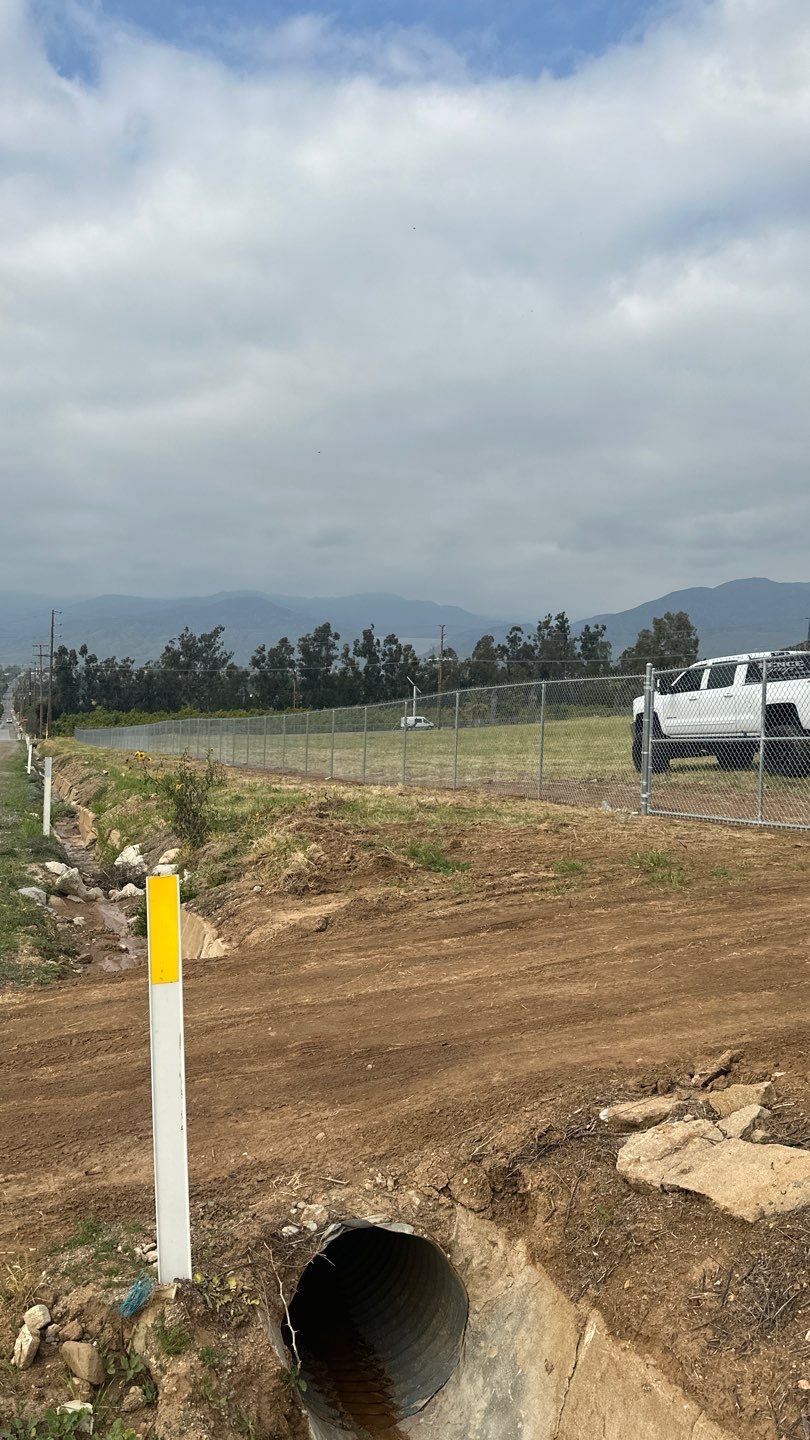 Fence installation using chain link wire by Fence Guys Inc. 