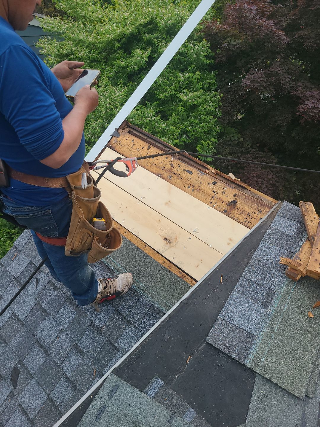 Falls Church: CertainTeed Landmark Pro Designer Shingles in Max Def Pewter by RM Banning, Inc.