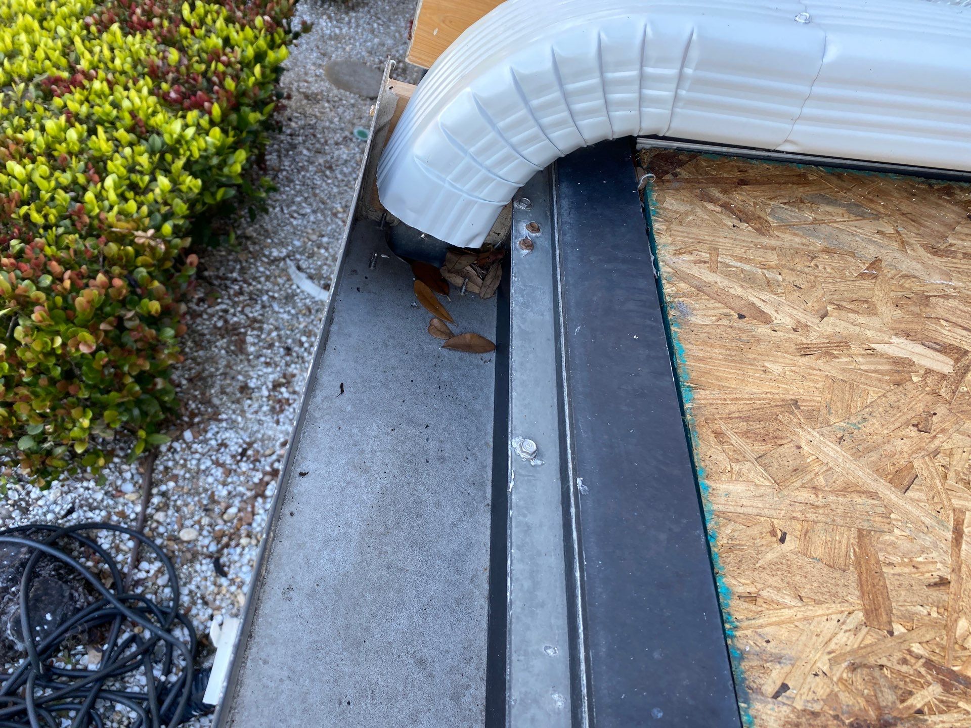 Gutter cleaning all buildings are the same for 6 units in Fort Myers FL by Gutter Professors