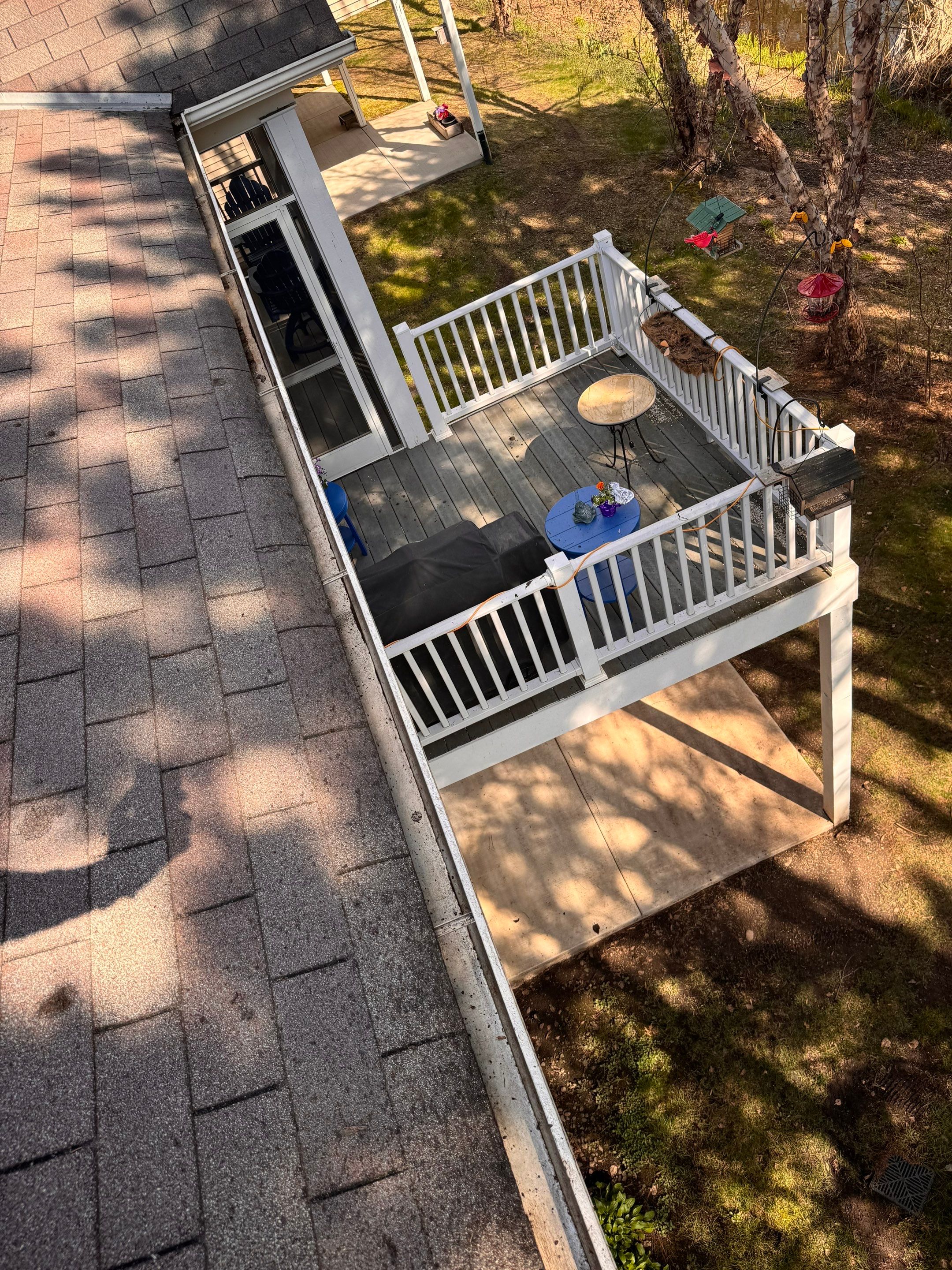 Commercial gutter cleaning Minneapolis & St. Paul, MN after photo with clean gutters