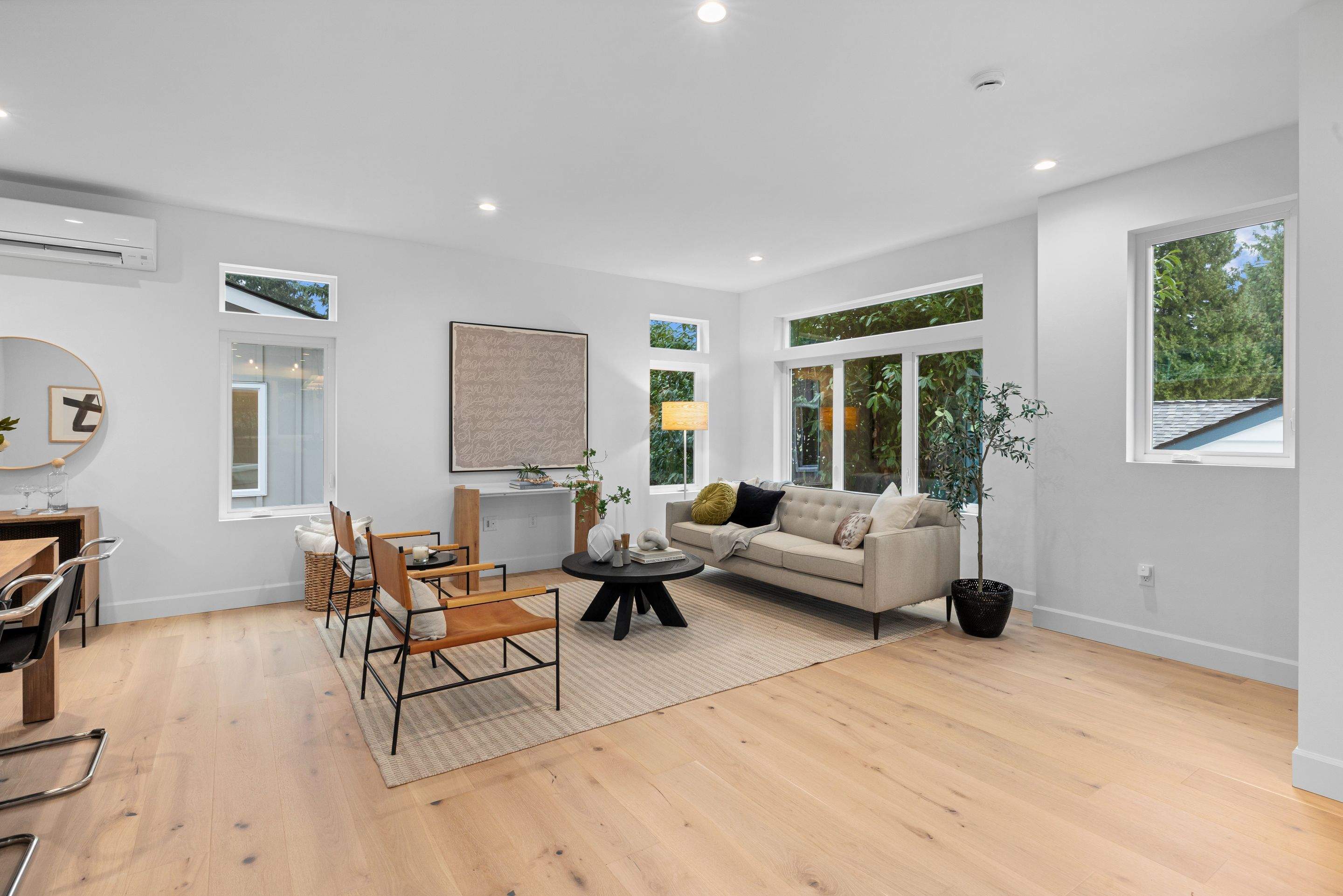 Wedgwood in-fill development by LinMak Construction