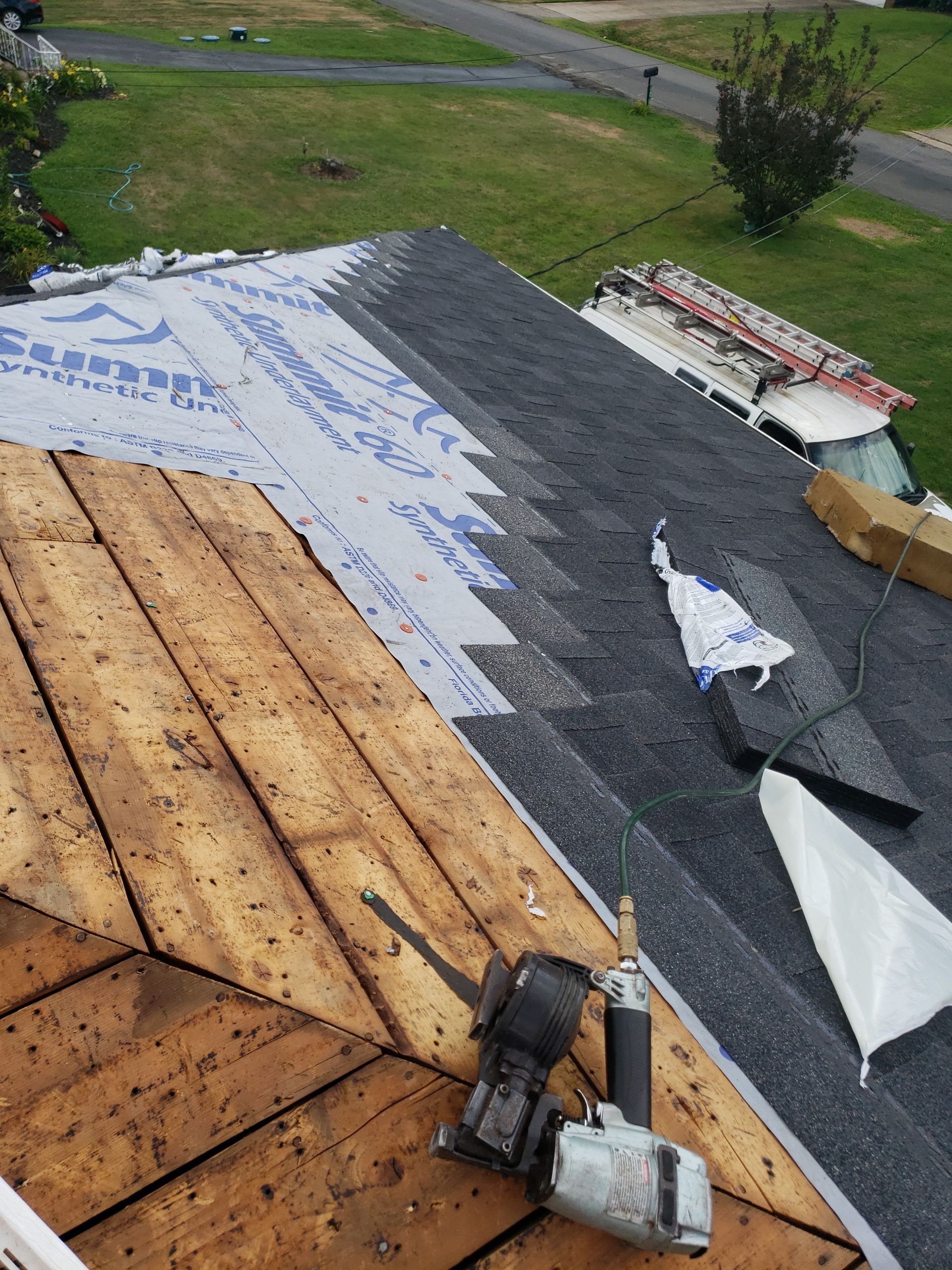 ATLAS PINNACLE COLOR: PRISTINE SCOTCHGARD BLACK DRIP EDGE: WHITE by Eagle Eye Roofing