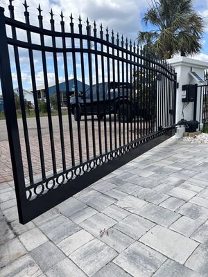 Customer Estate Gates With Operator
