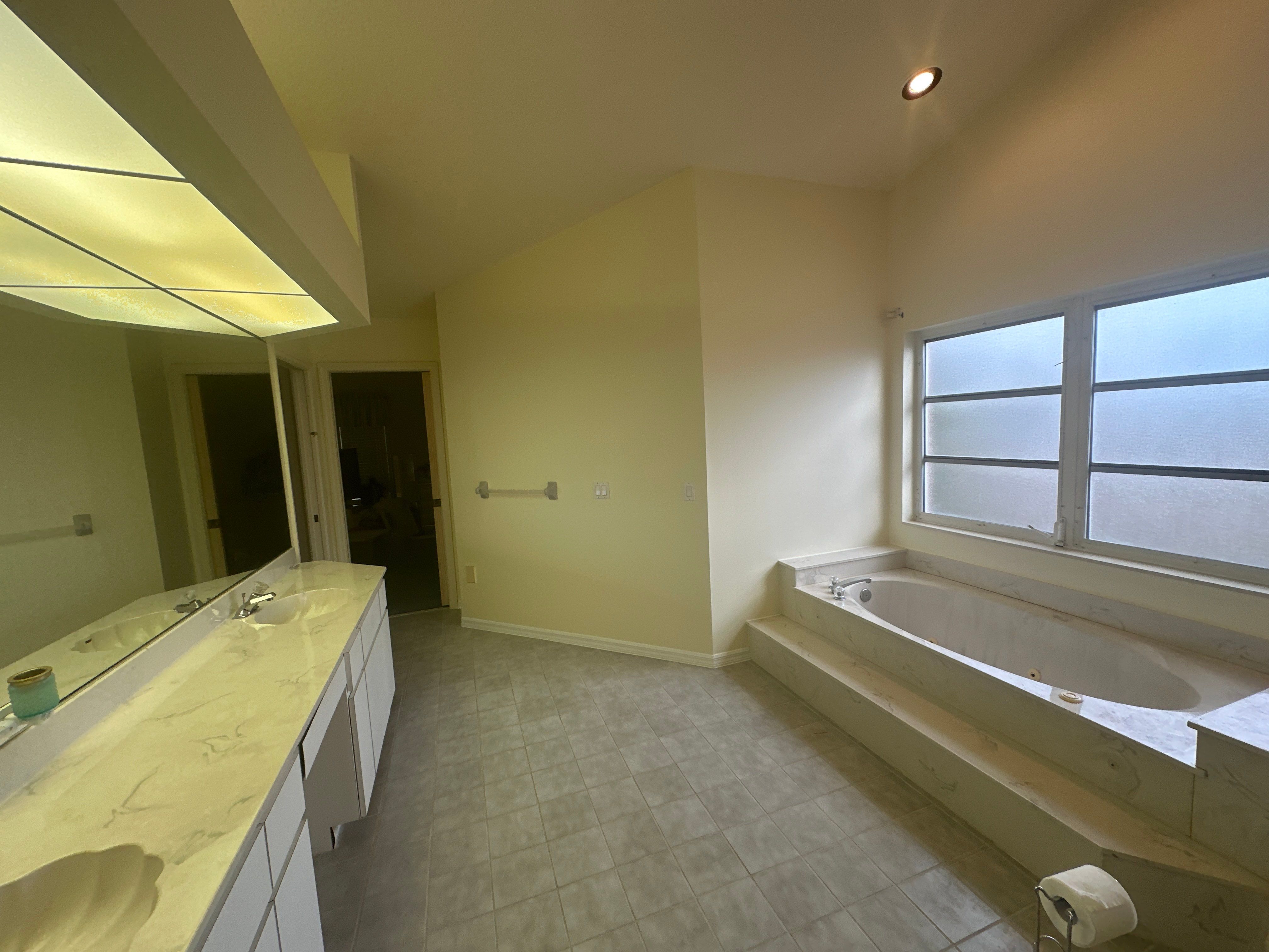 Lenny Van Denhandel - Interior by Fresh Coat Painters