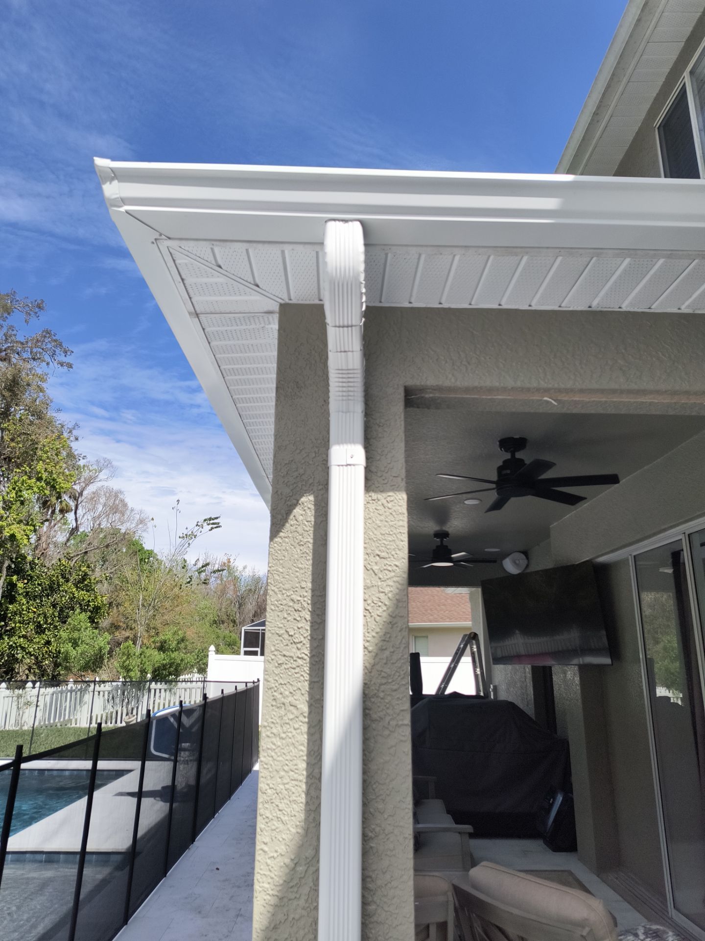 White 6'' Seamless K-style Gutters and Downspouts in Wesley Chapel, FL by Gutter Professors