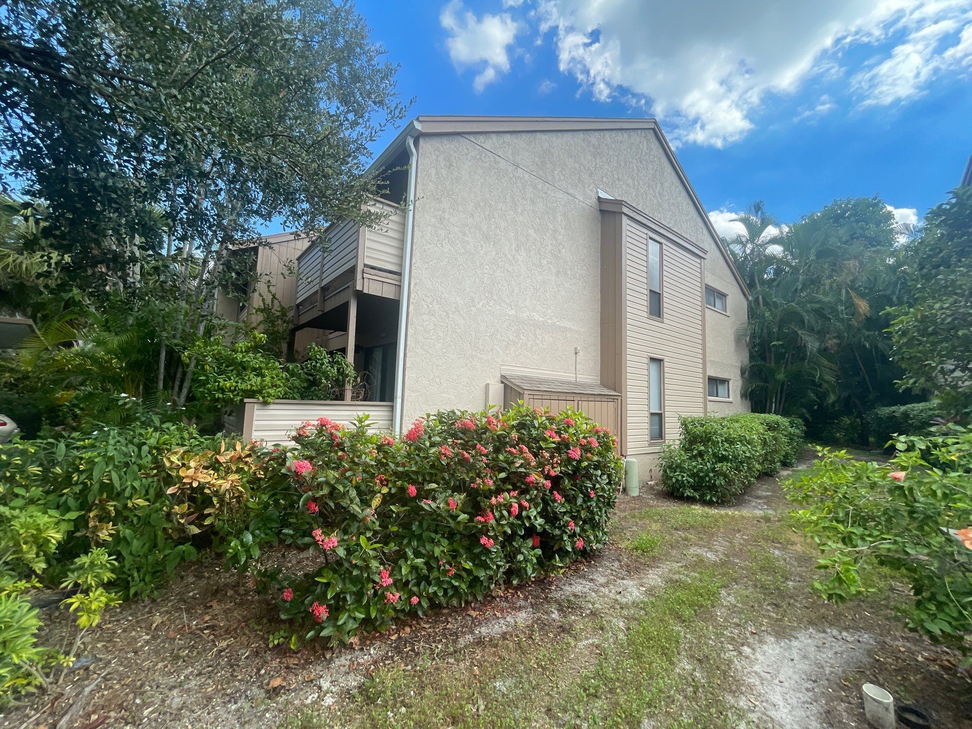 Clean Gutters and Roof in Sarasota FL by Gutter Professors