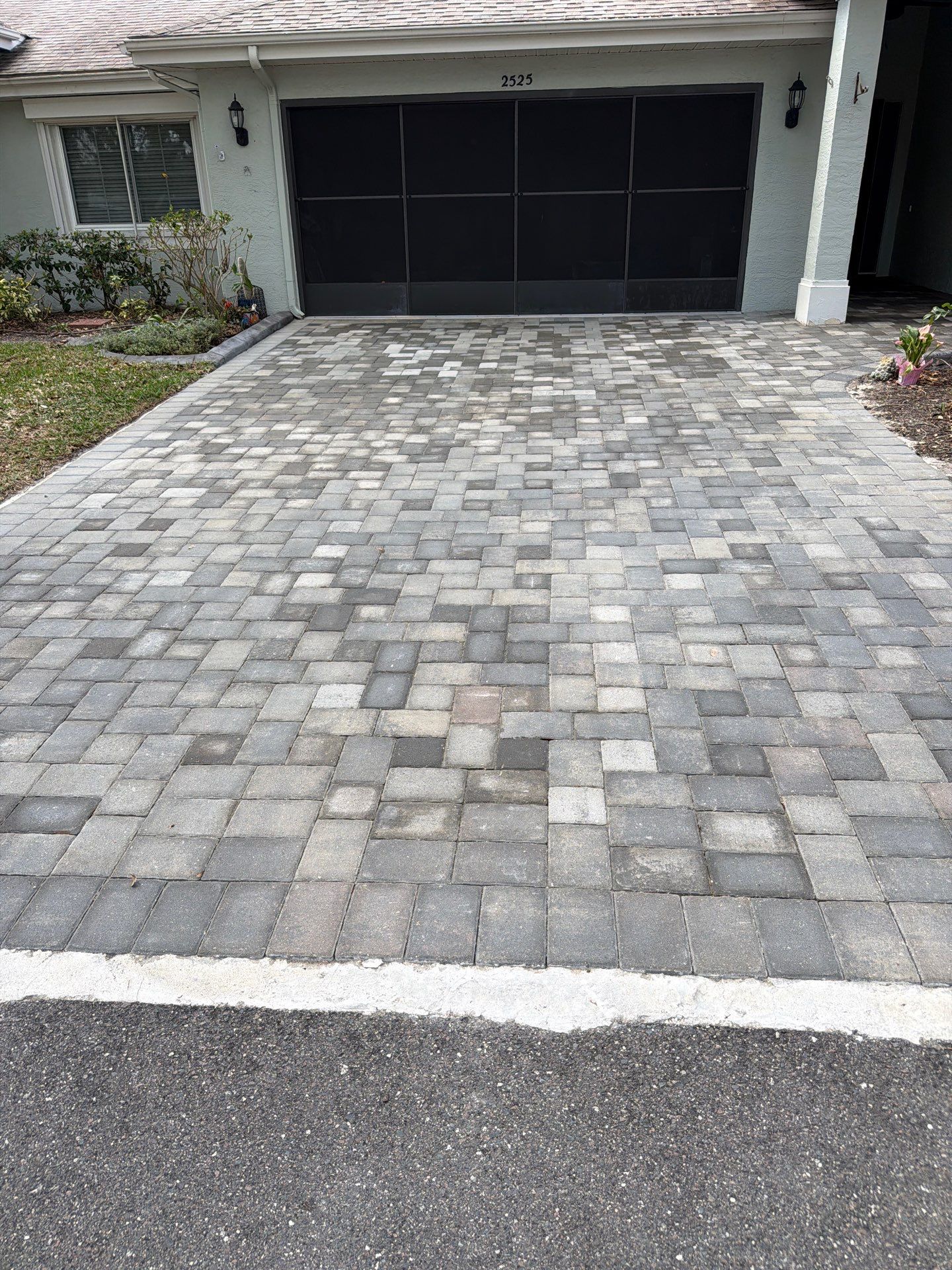 Professional Paver Sealing for Multi-Toned Driveway in Sun City Center by Supreme Paver Experts